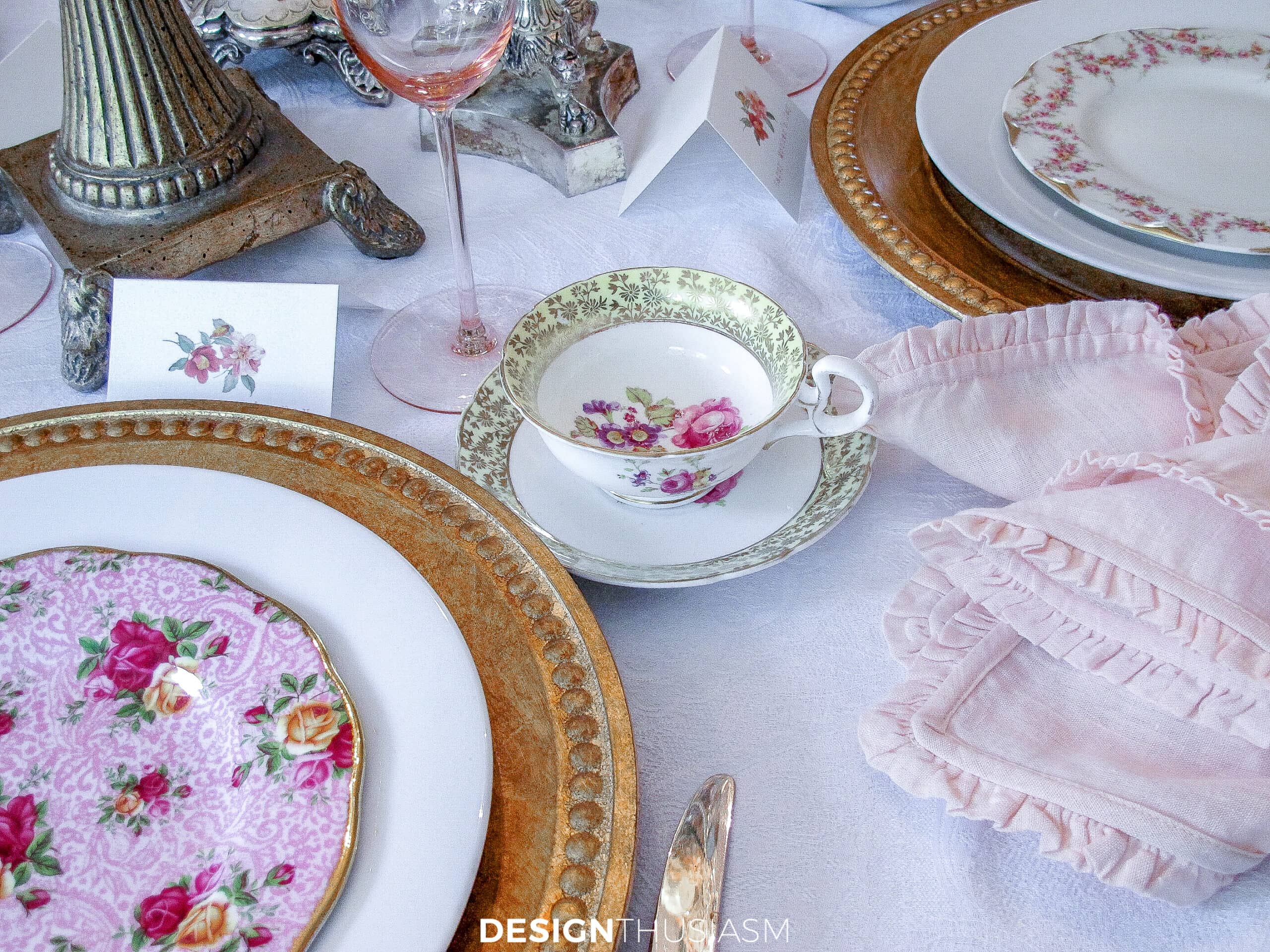Mother's Day decorations with mixed china