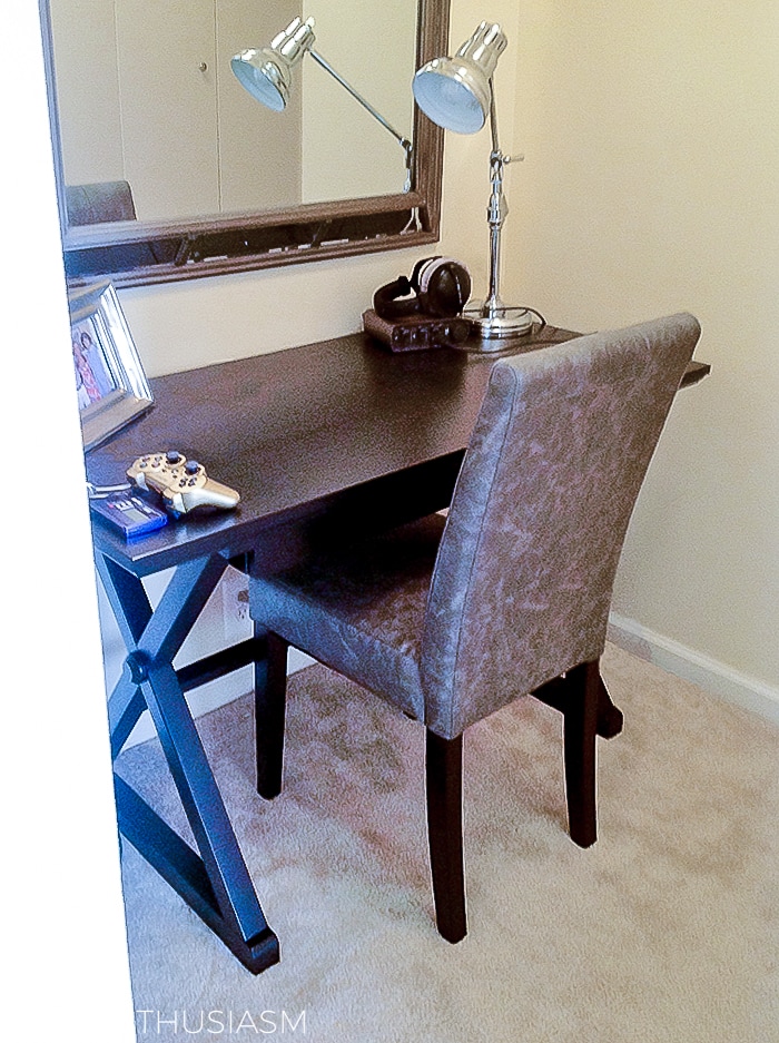 Bachelor Pad Decor: Mens Bedroom Ideas | terilynadamsblog.com
