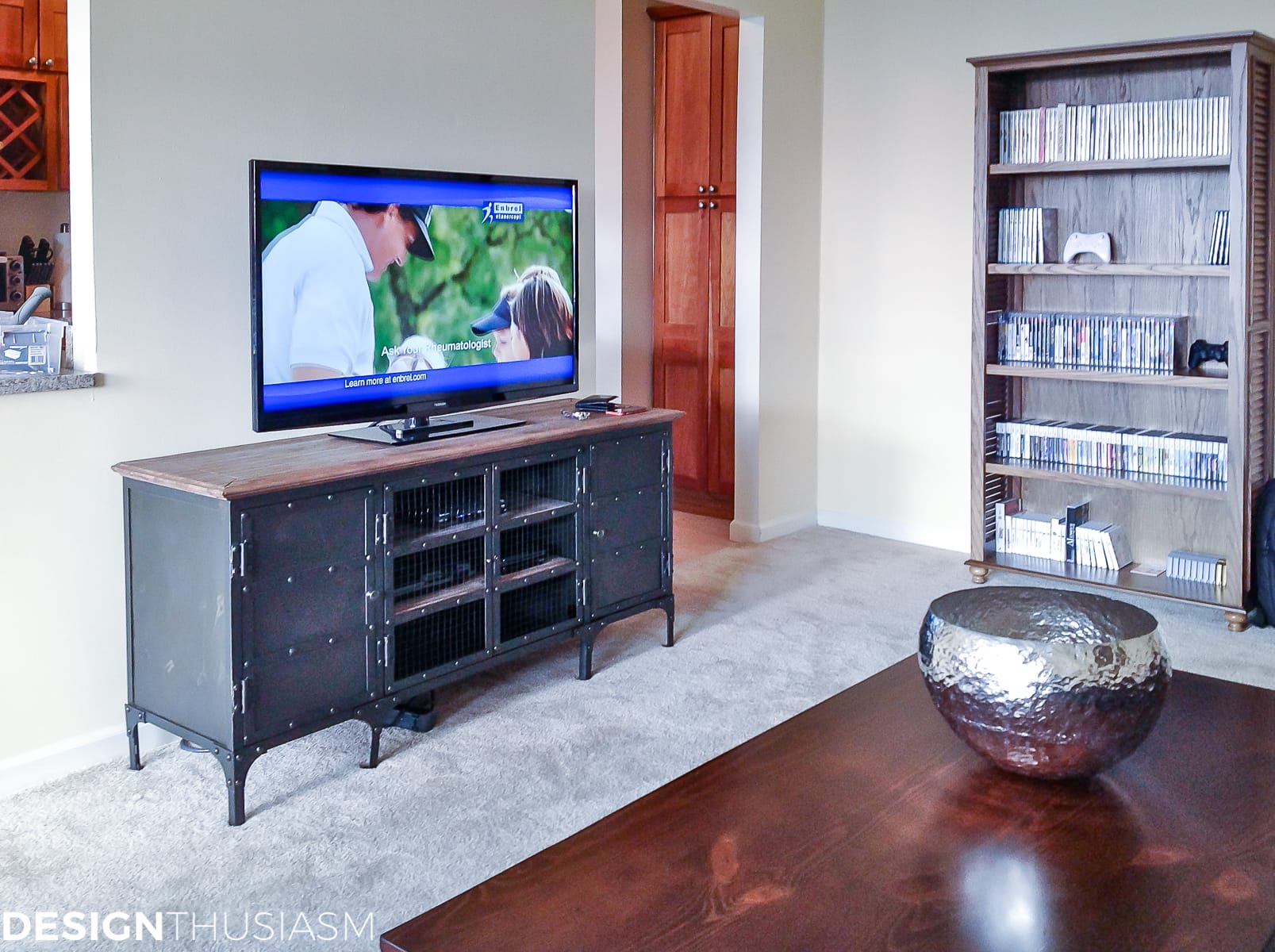 The Bachelor Pad: Apartment Living Room Ideas | terilynadamsblog.com