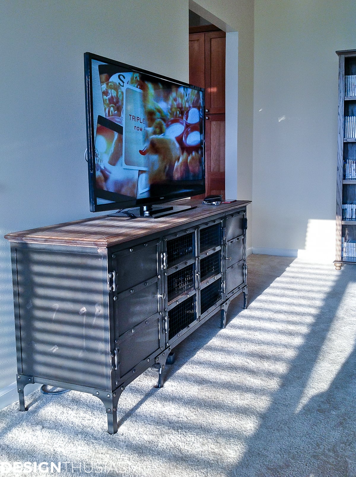 The Bachelor Pad: Apartment Living Room Ideas | terilynadamsblog.com