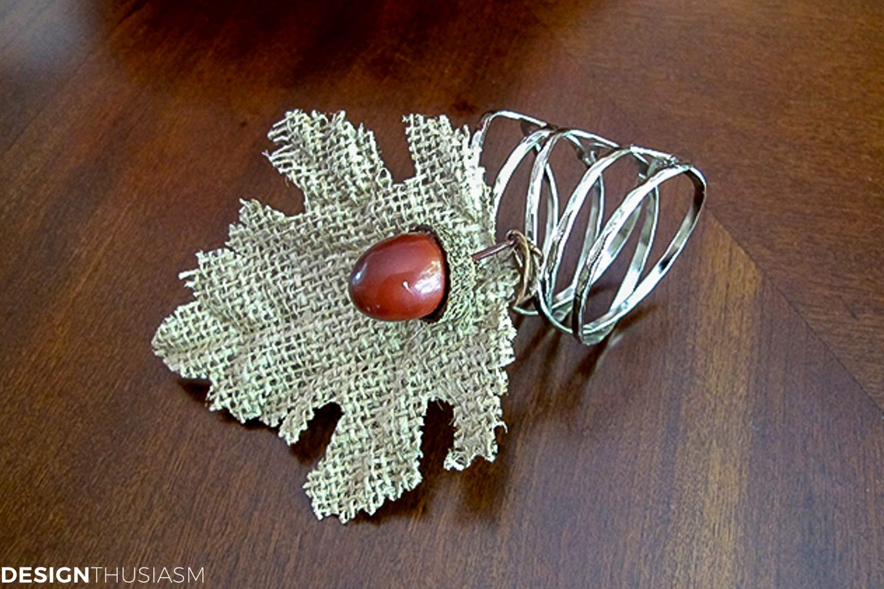 DIY fall napkin rings with acorn and burlap leaf