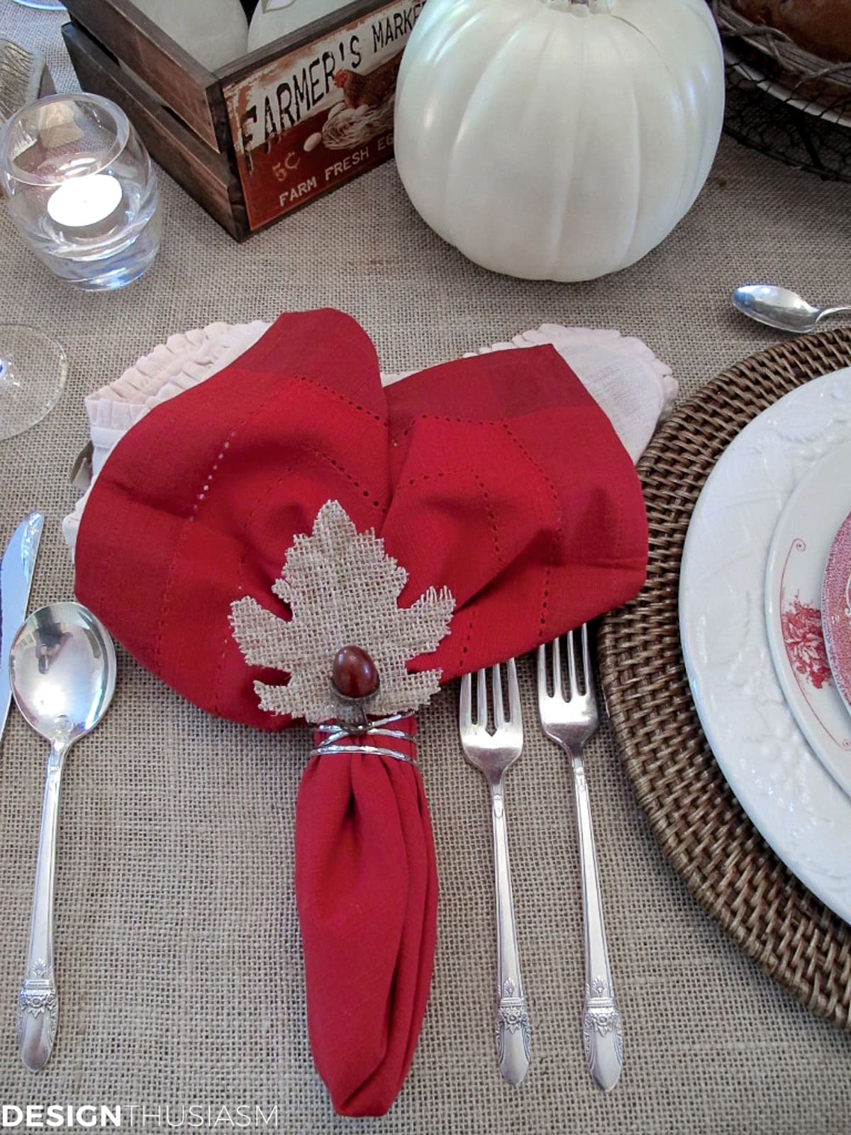 burlap and linen napkins and rings