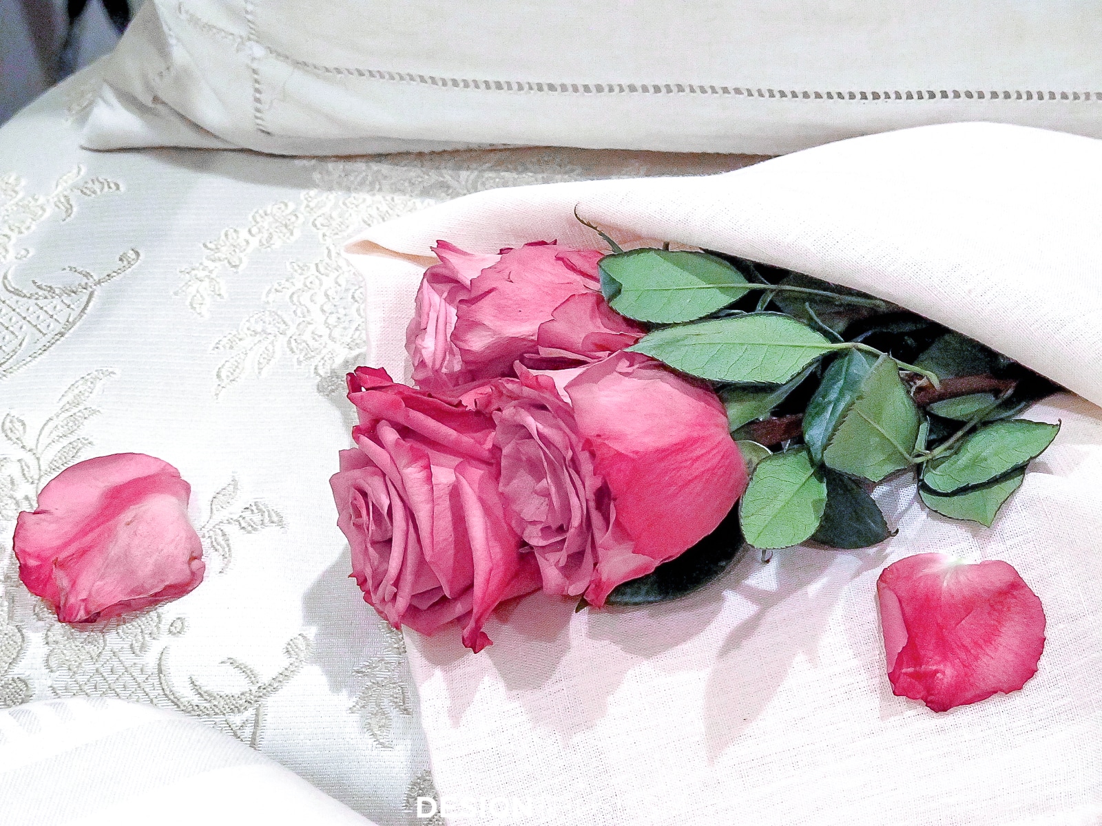 Setting for two roses