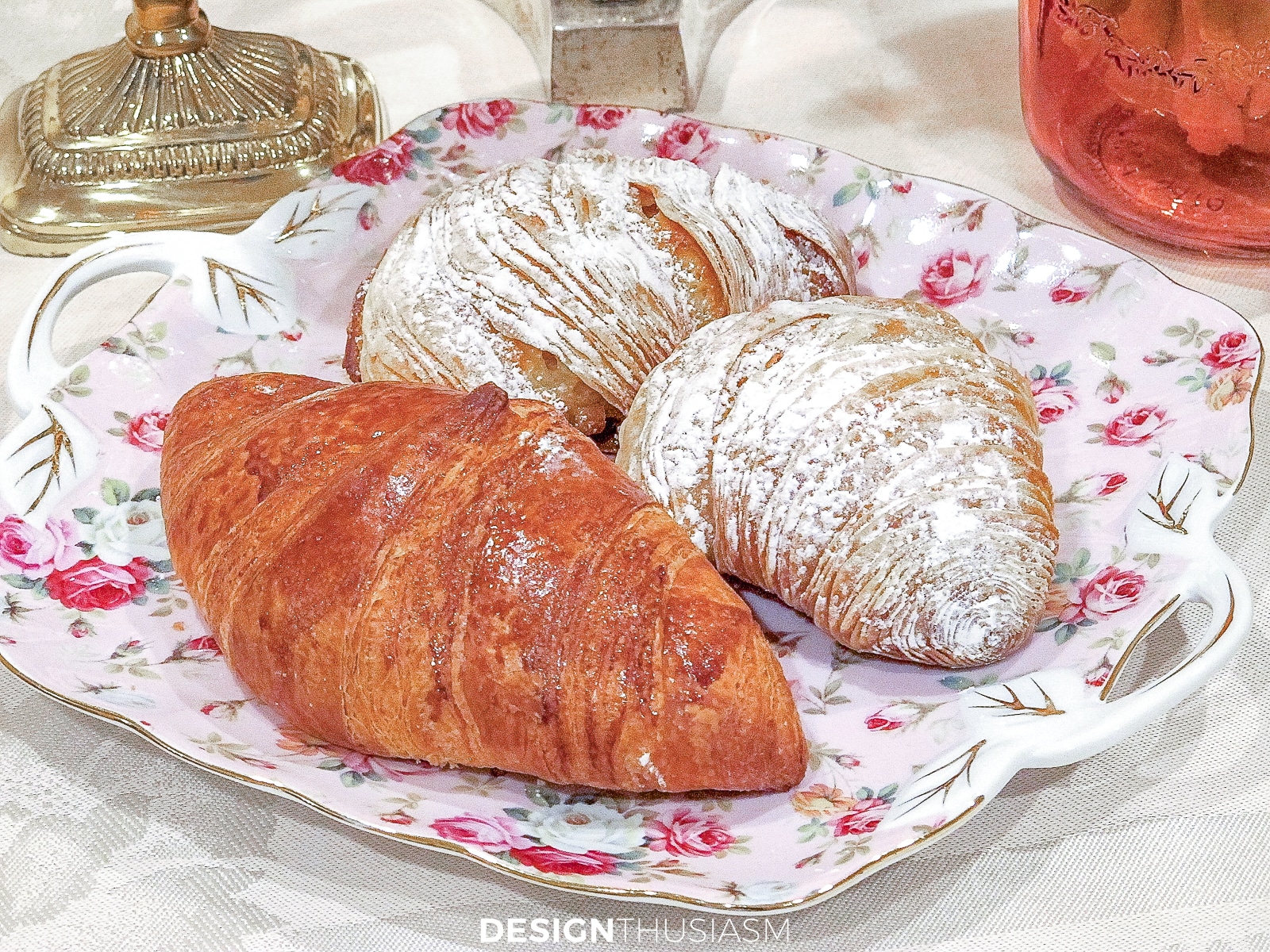 Setting for two croissants