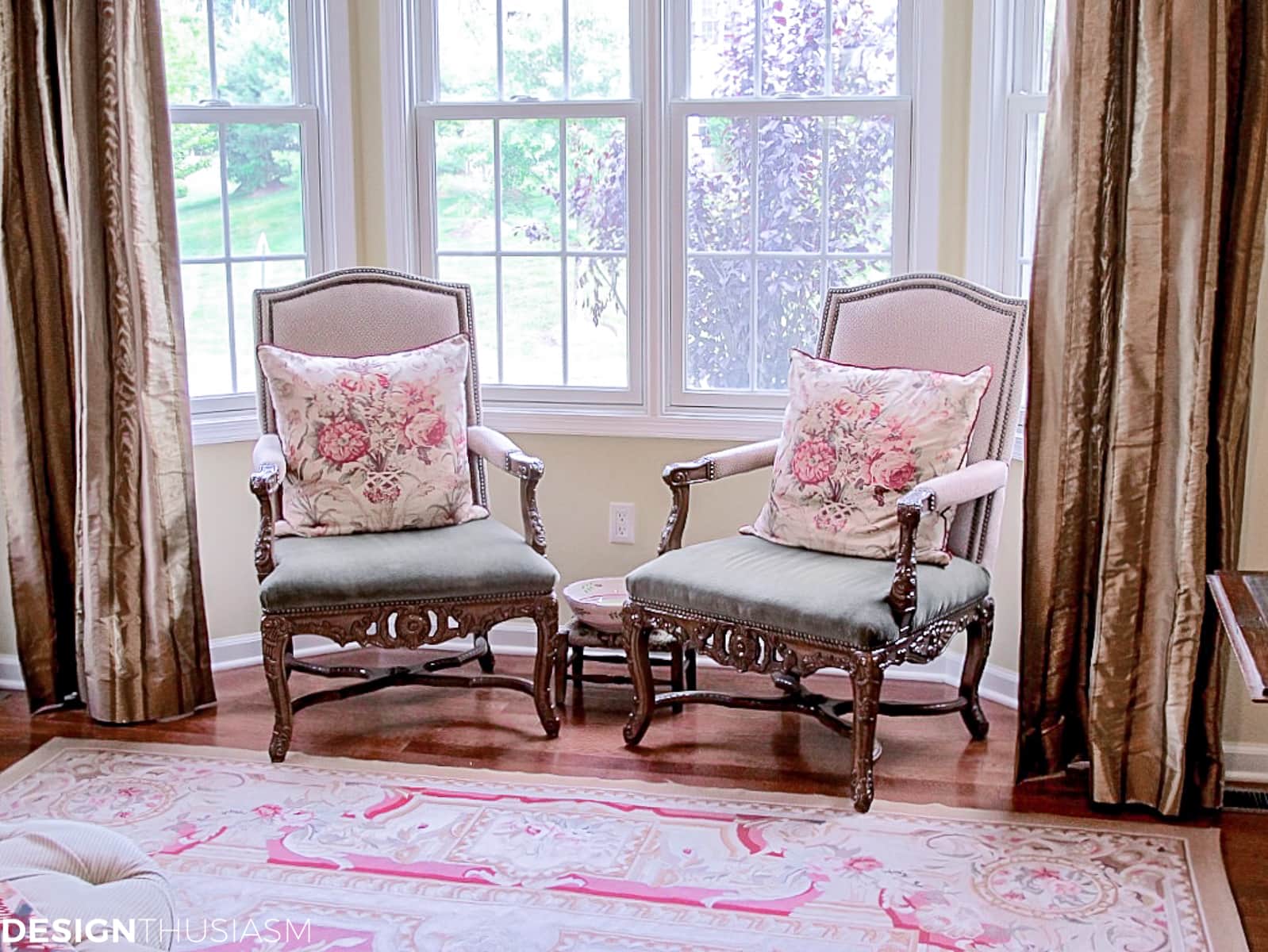 throne chairs in the living room