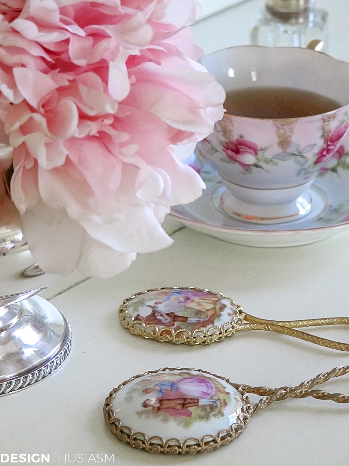dressing table with accessories