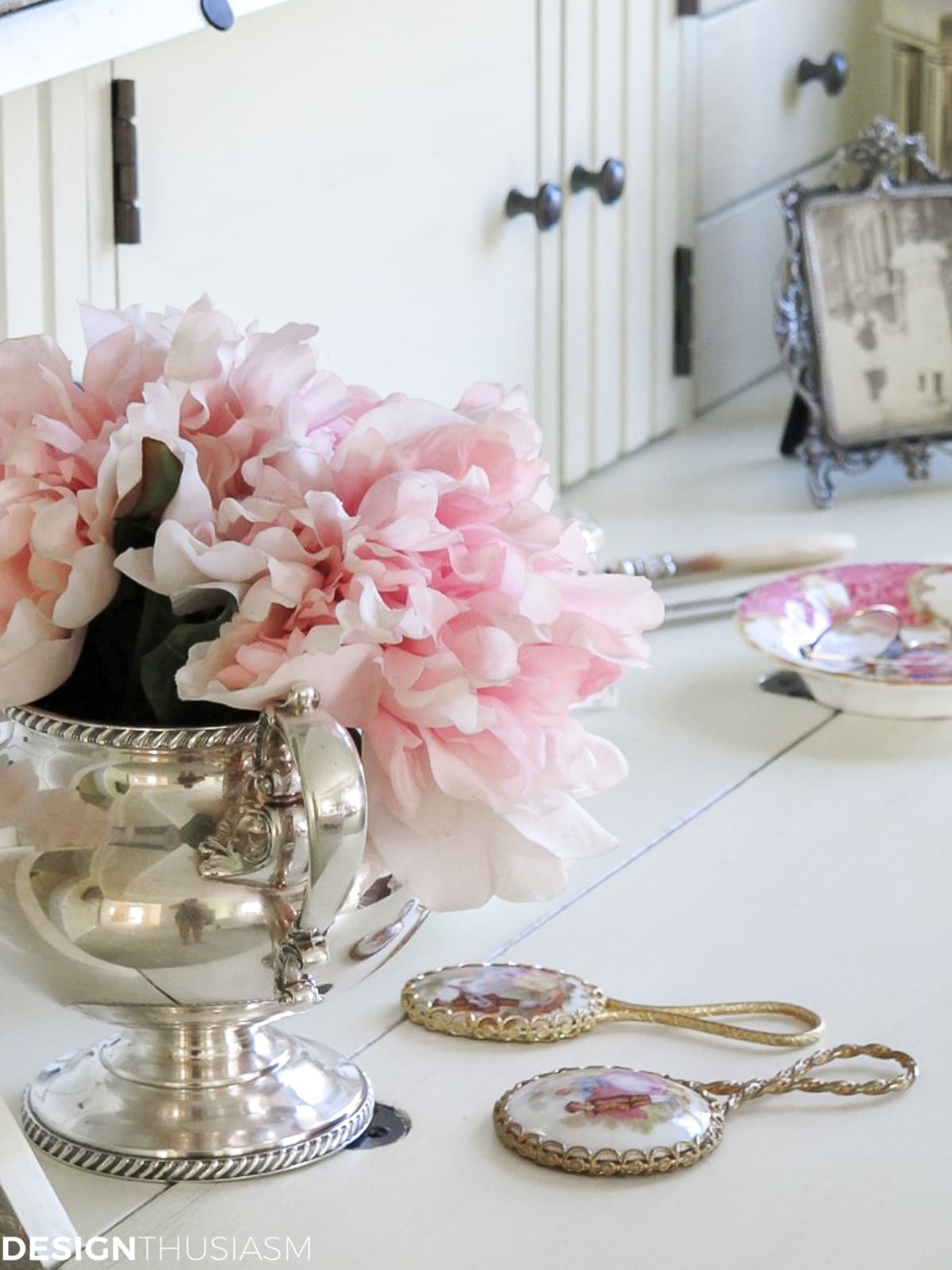 bedroom vanity decorative accessories
