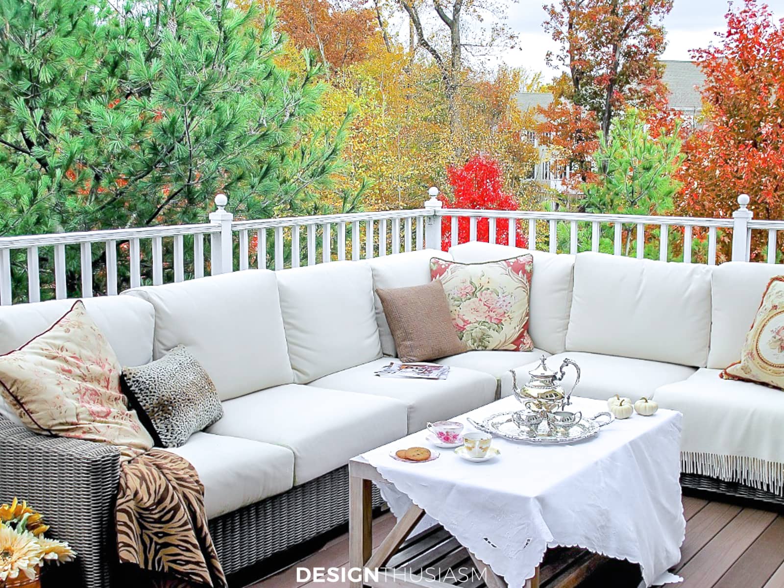 fall patio with outdoor fall decorations