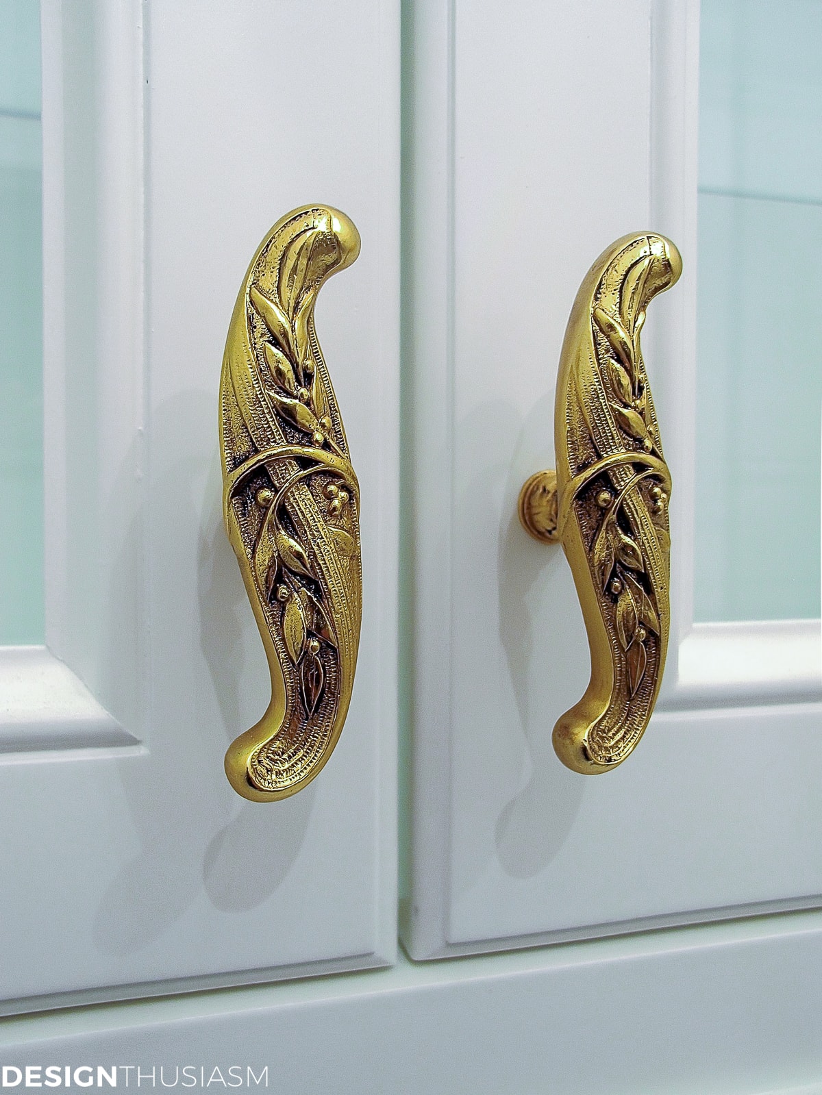 butler’s pantry cabinet knobs
