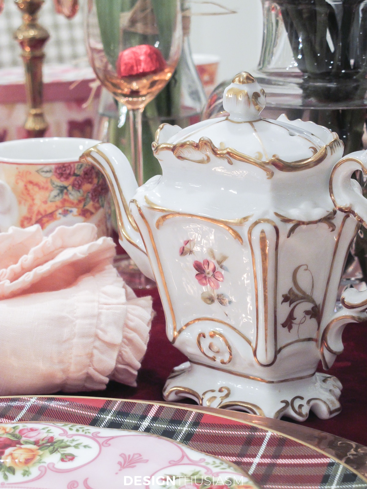 Valentines table vintage teapot