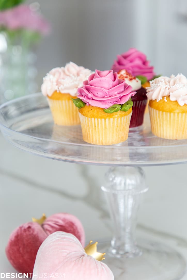 Valentine's Day table decor pink cupcakes