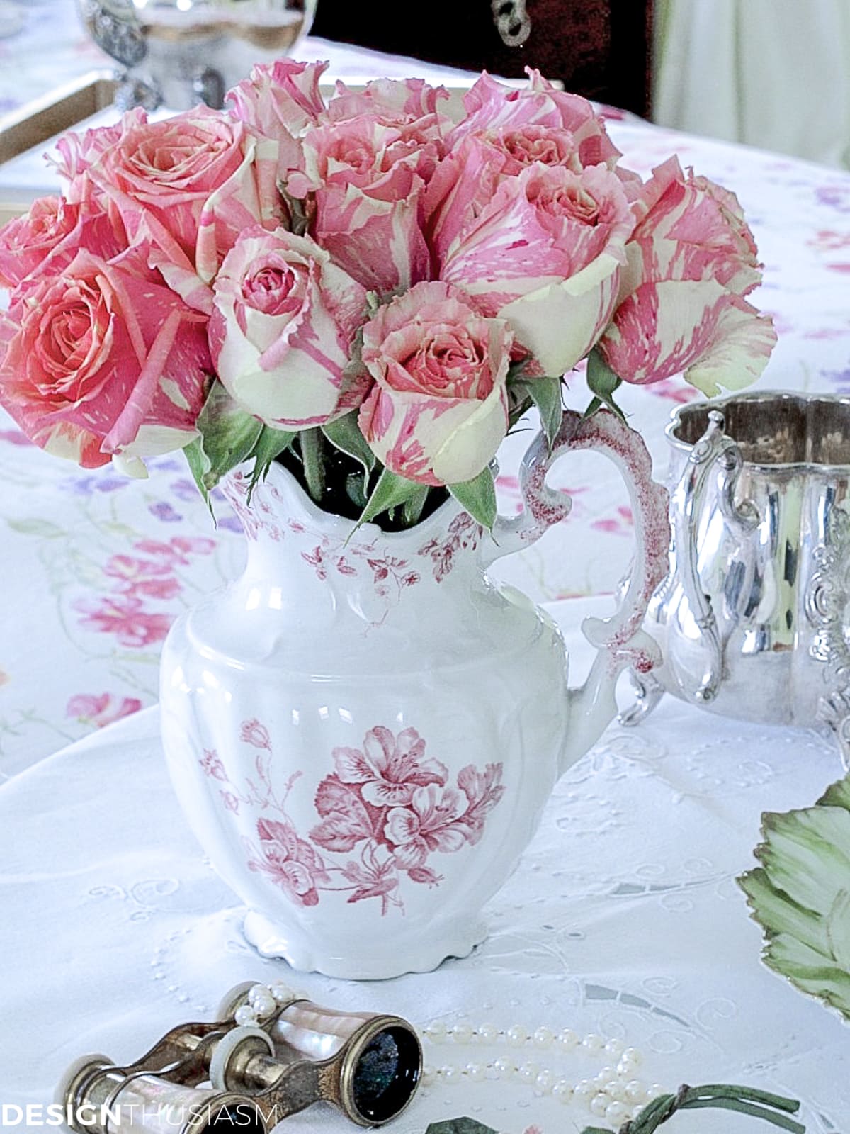 two tone roses on a breakfast nook in the master bedroom