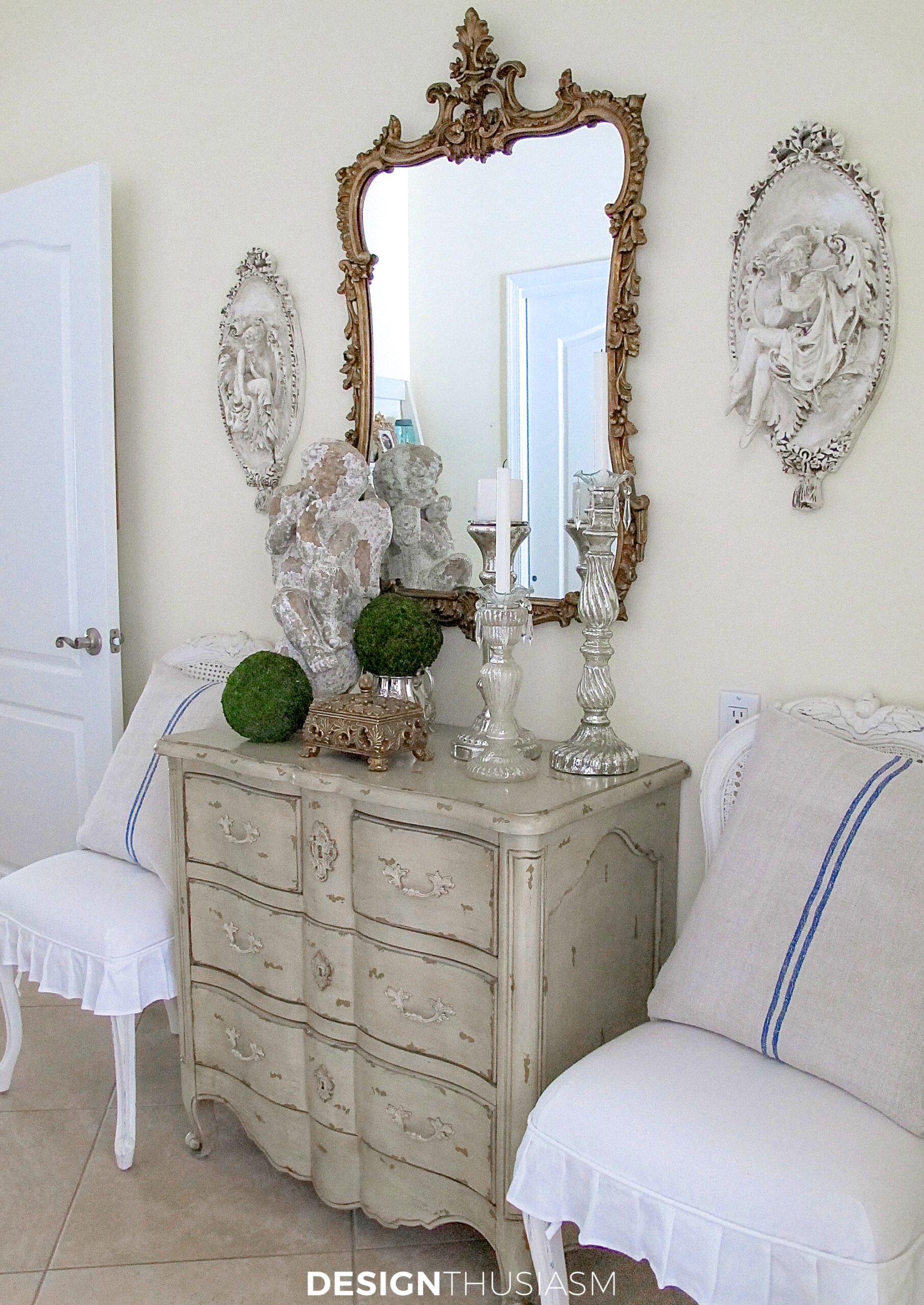 Back entry foyer decor