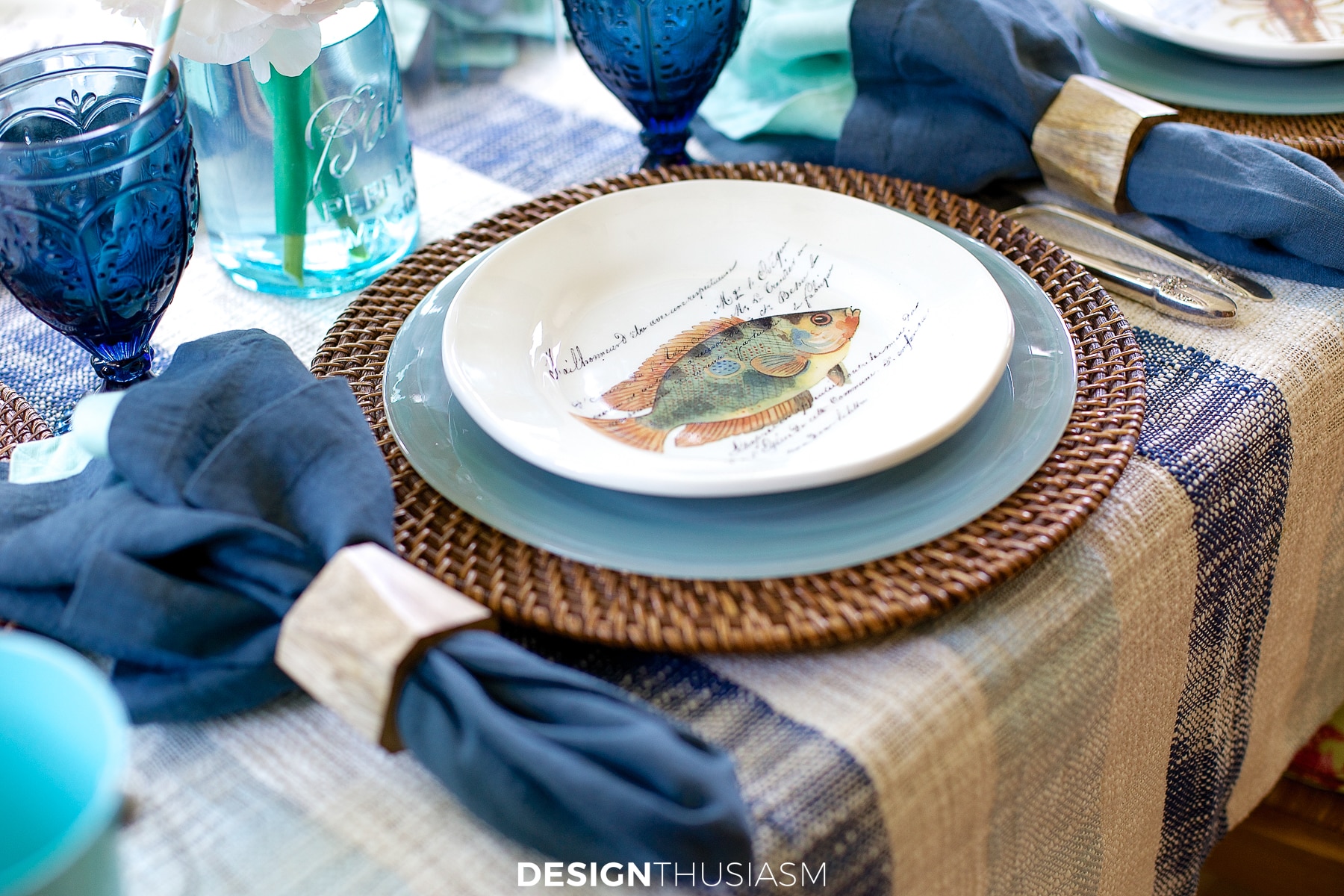 summer clambake table place setting