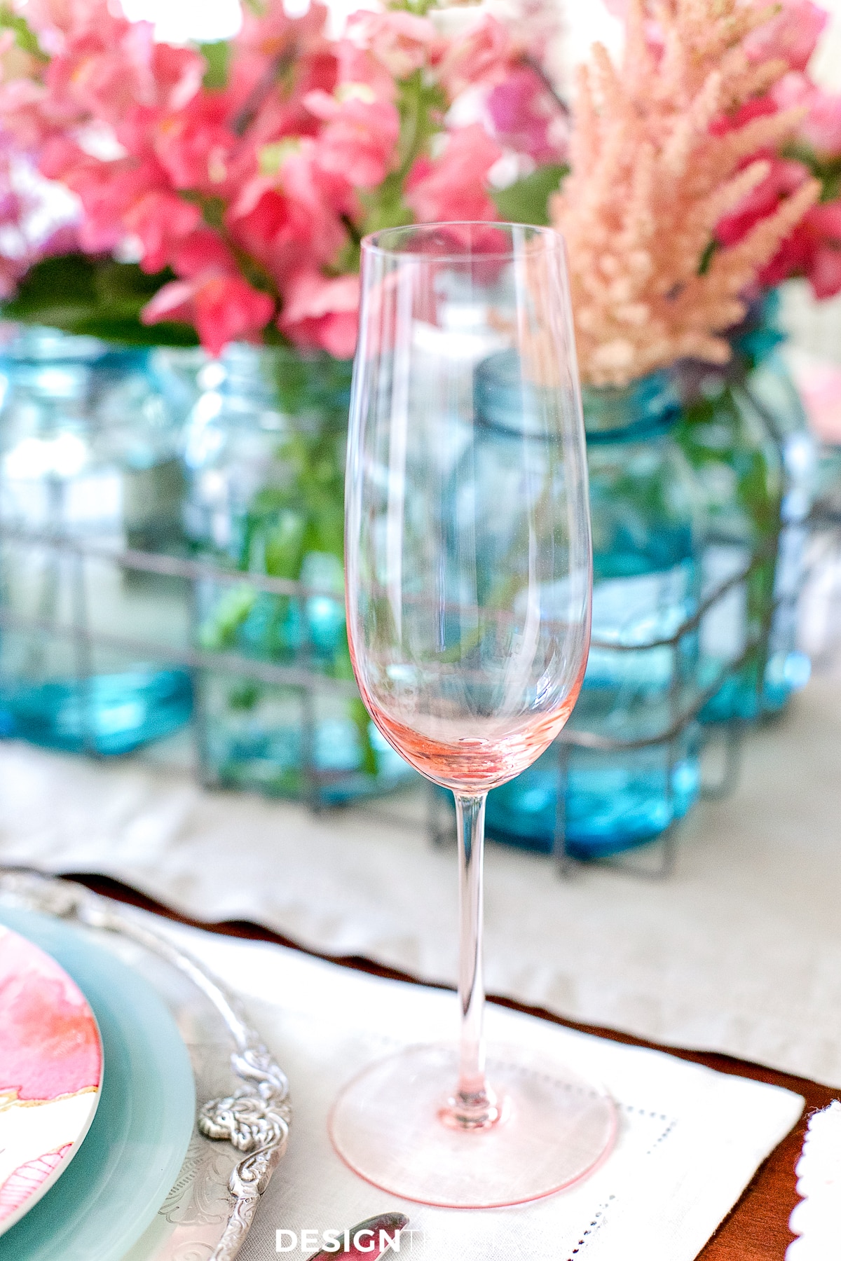 summer table pink flutes