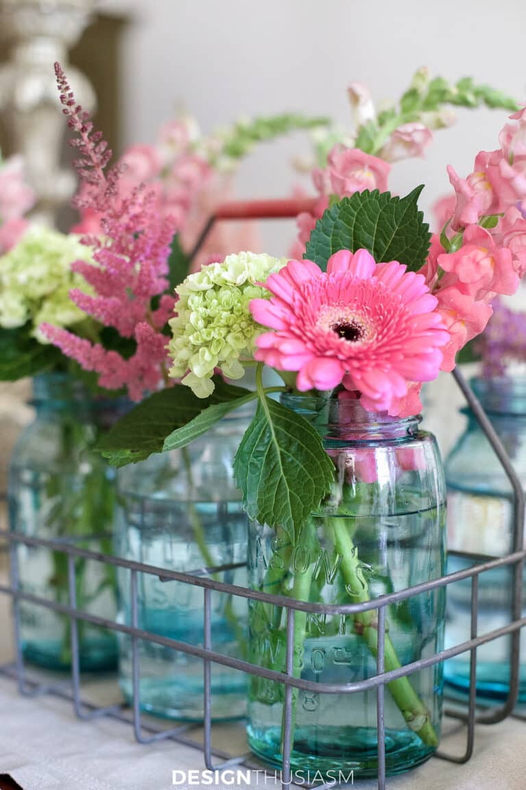 summer table with mason jar flowers
