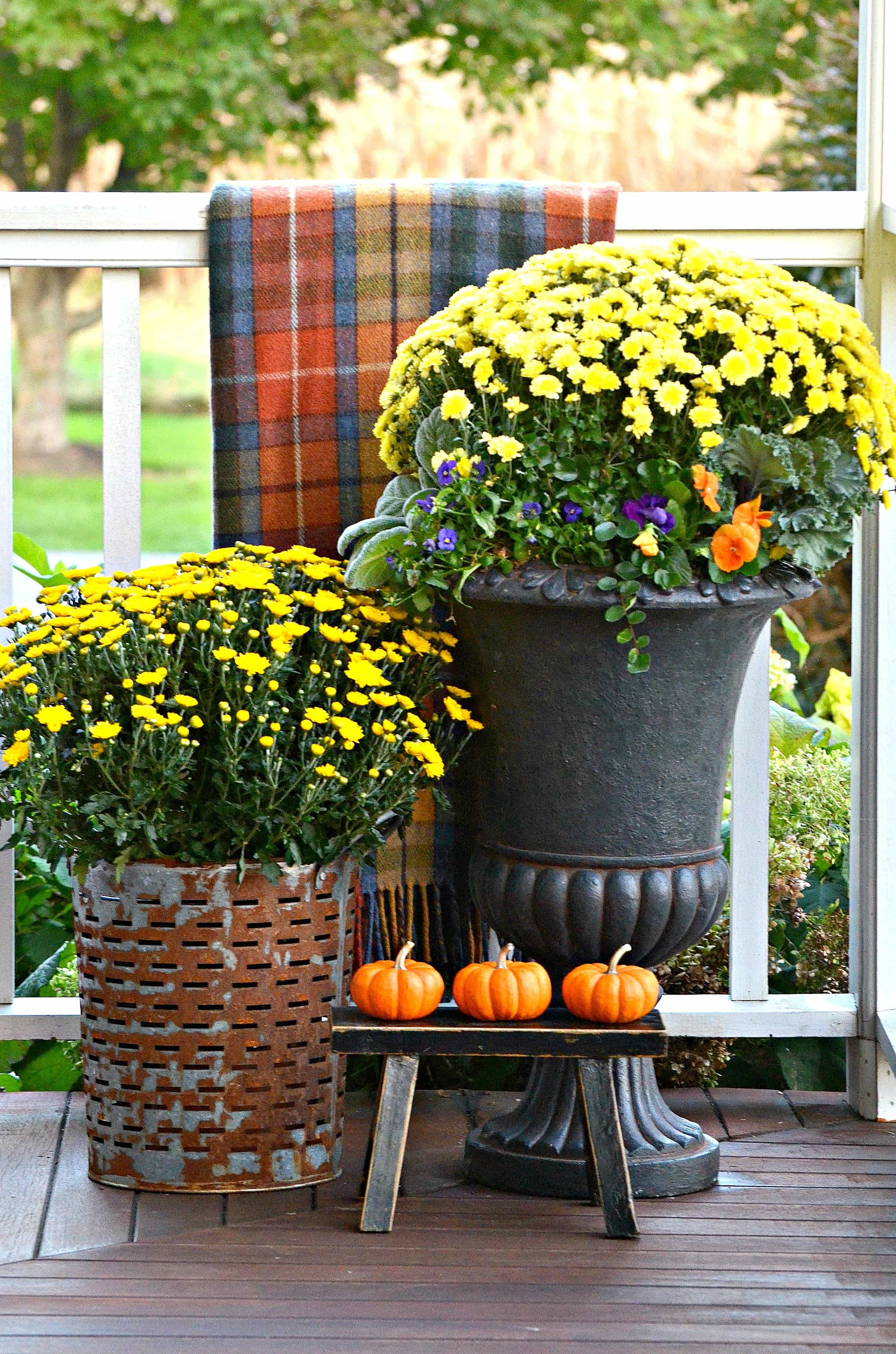 small-fall-outdoor-spaces-planter-stonegableblog-com