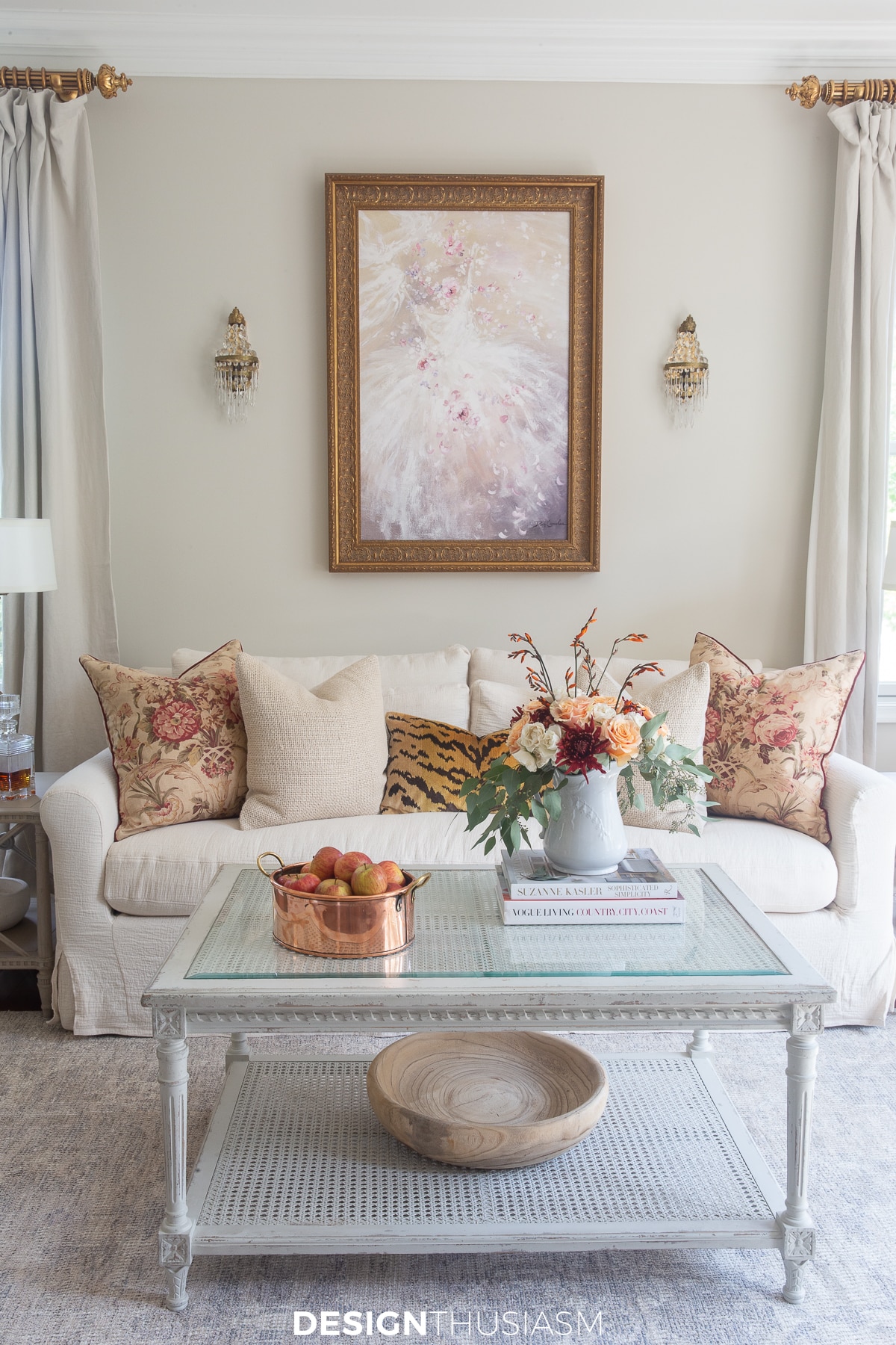 seasonal living room with fall color