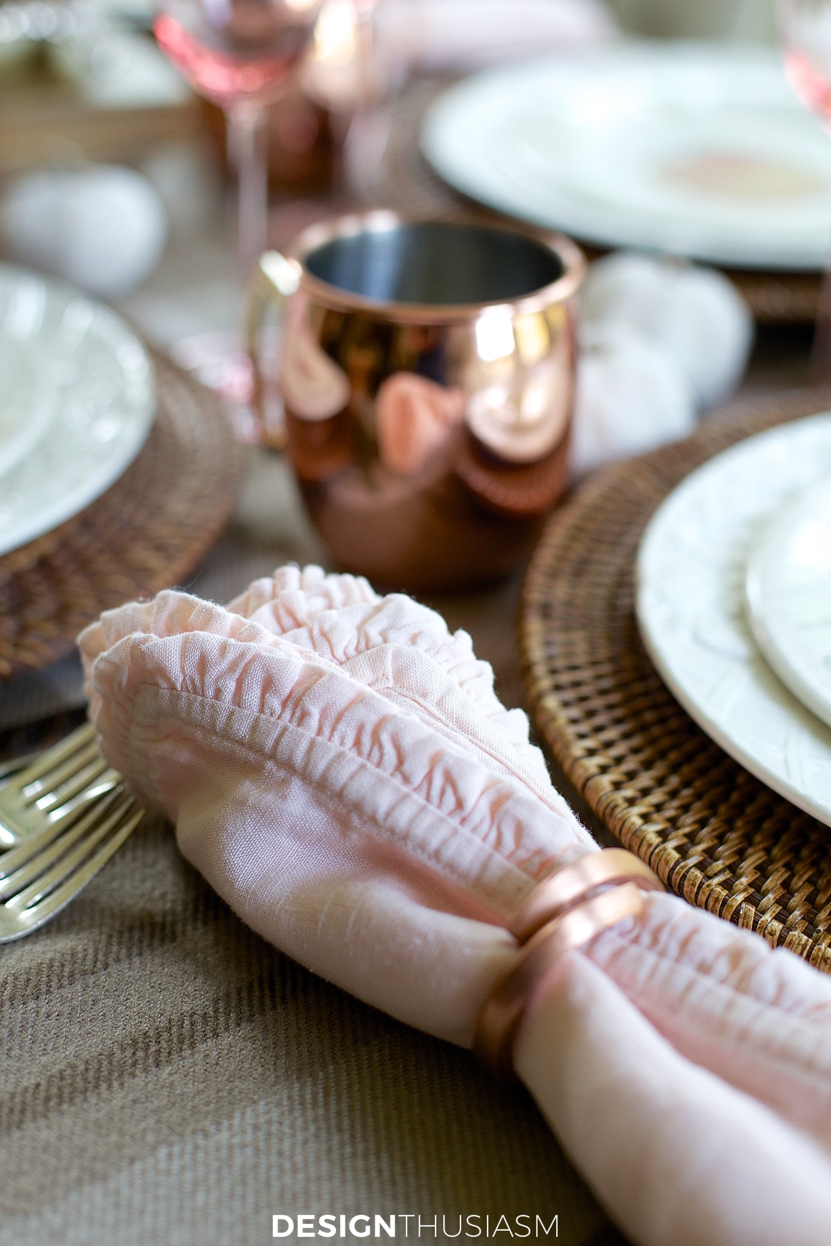 pink napkins on neutral fall tablescape