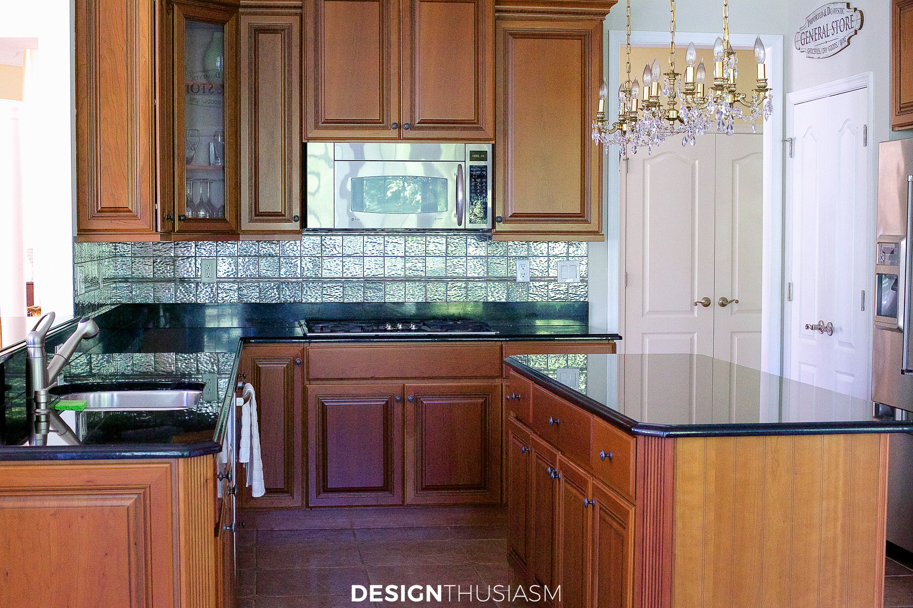 kitchen backsplash before