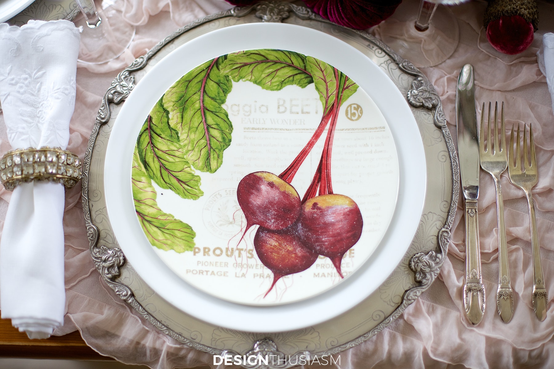 Velvet pumpkin table plate stack