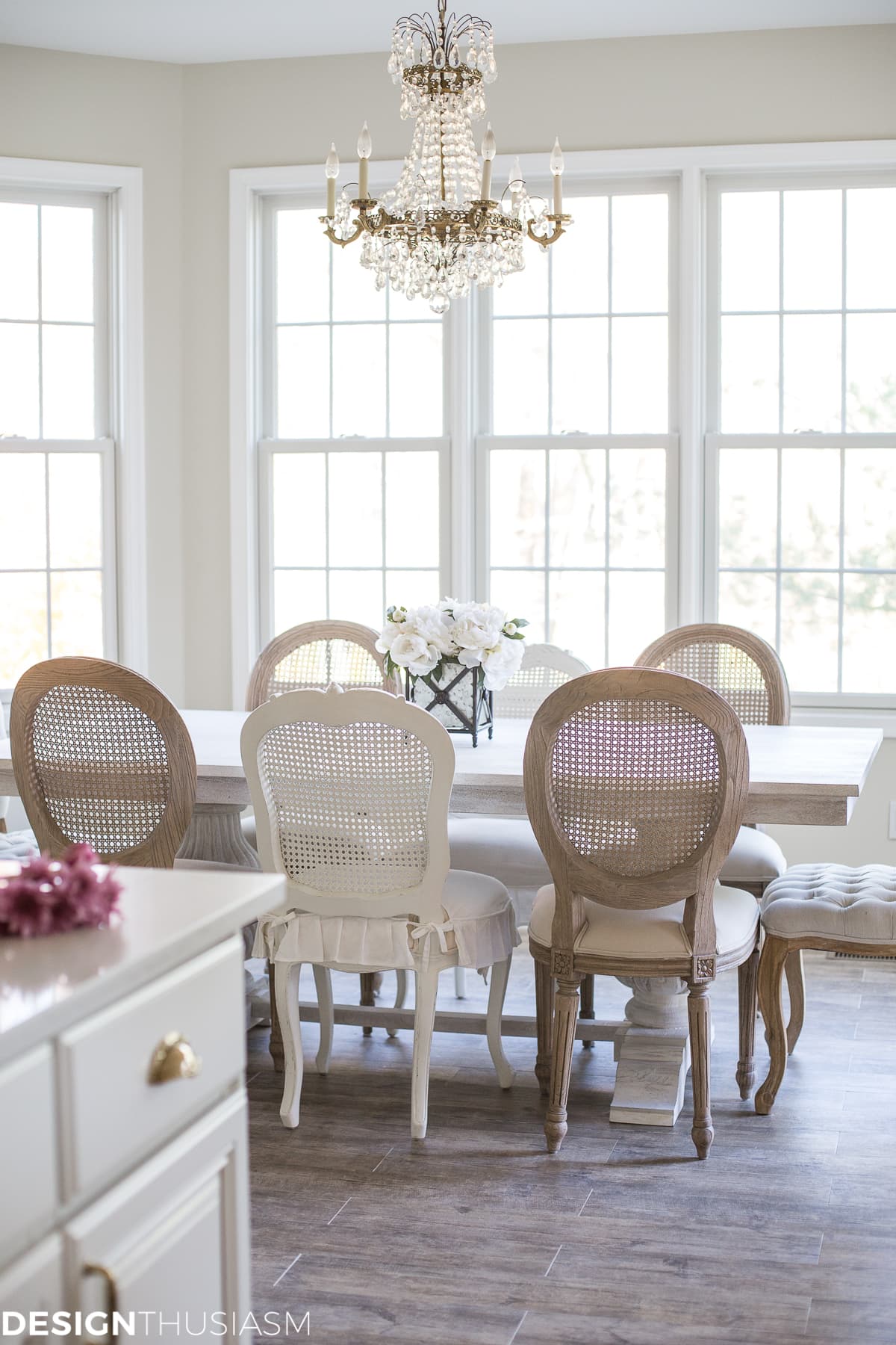white kitchen breakfast room