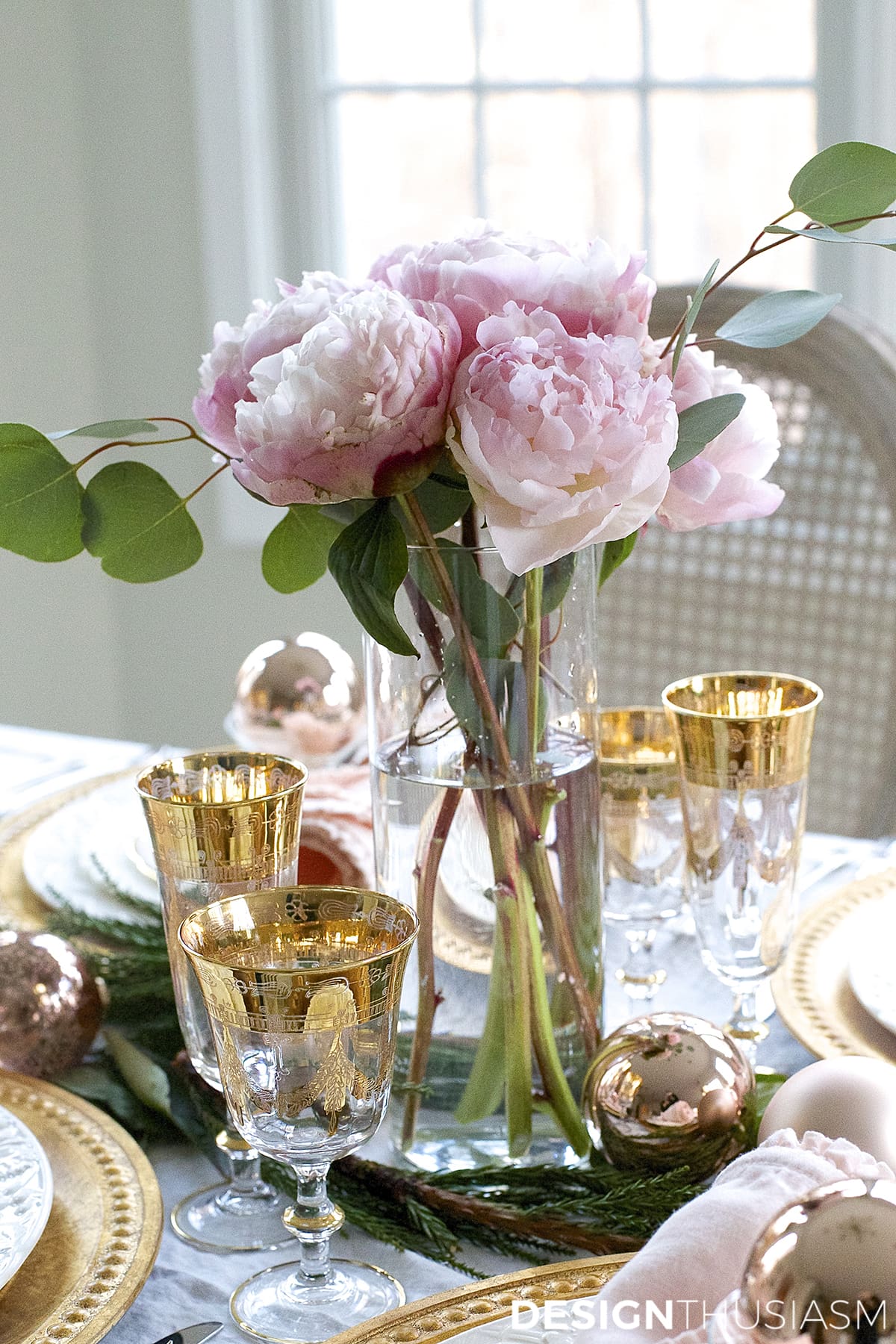 Elegant Christmas Table Setting in Pink and Gold | terilynadamsblog.com