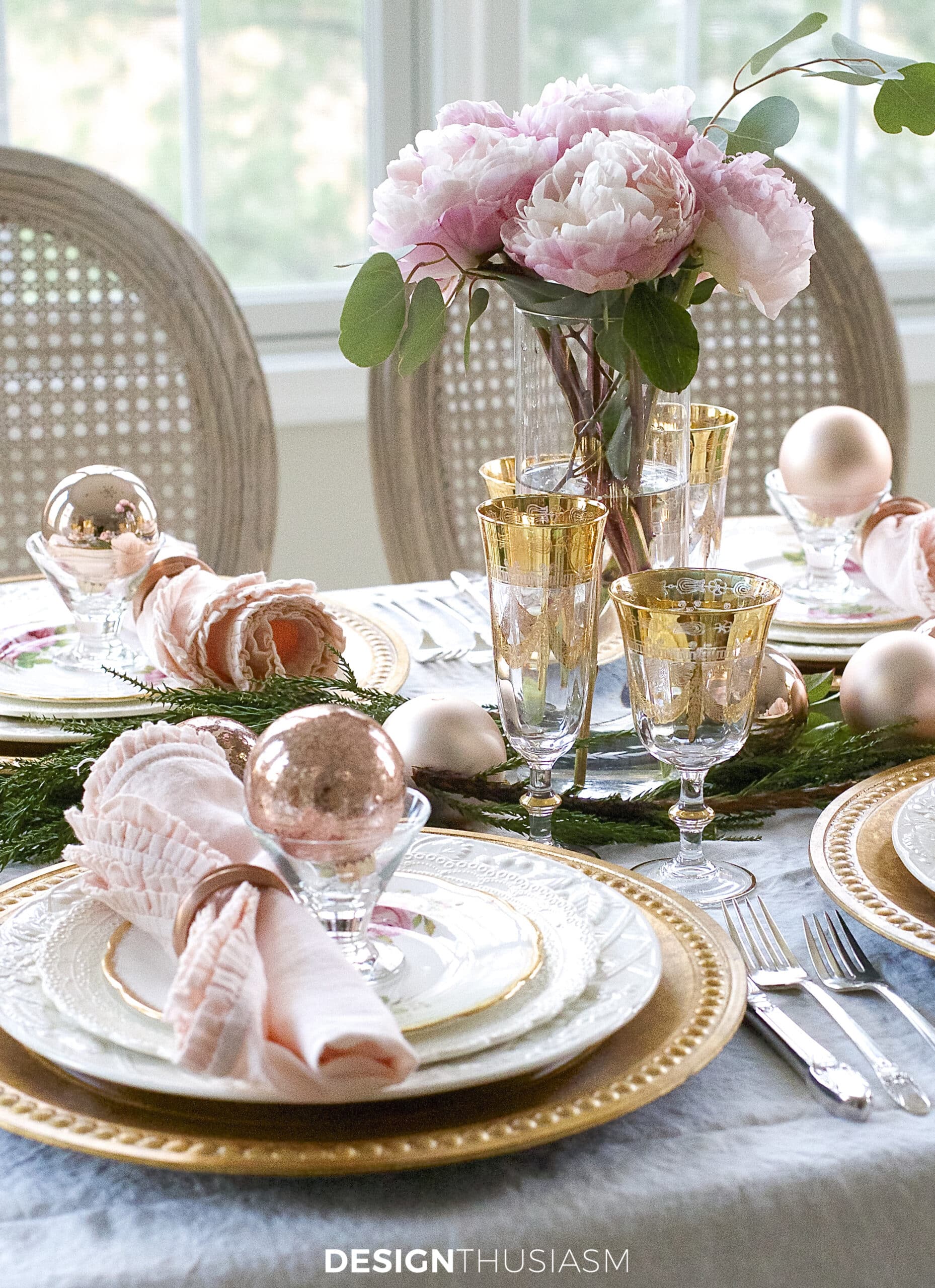 Pink & Gold Xmas Table