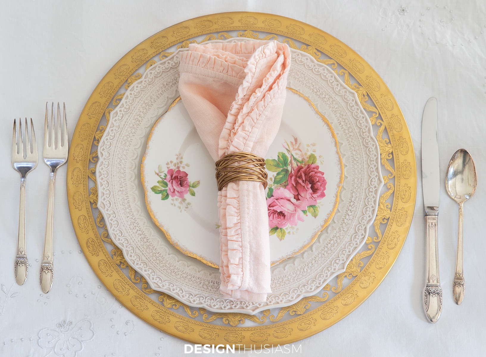 Pink & Gold Xmas Table place setting