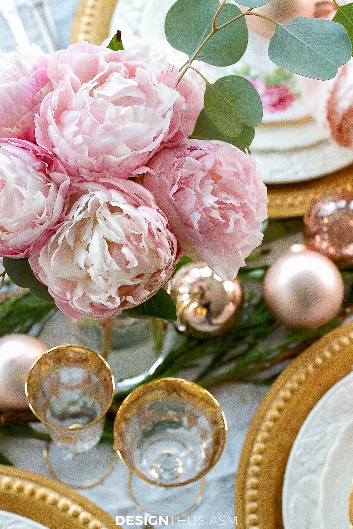 Pink & Gold Xmas Table overview