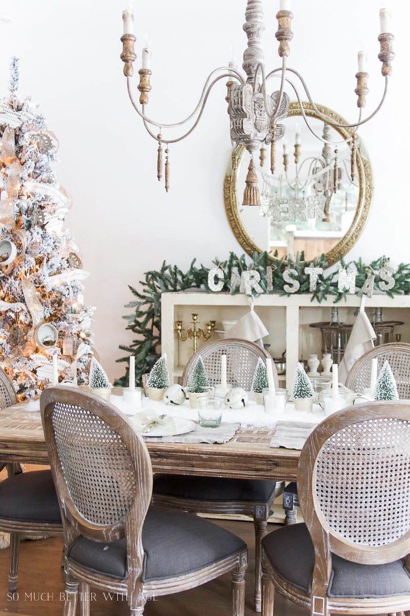 snowy-christmas-table-setting-111