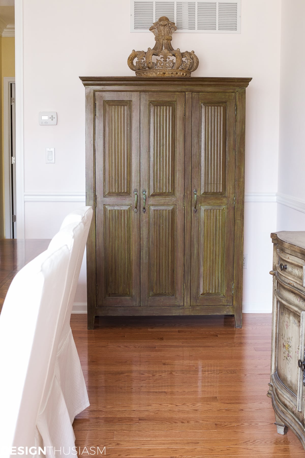 Elegant dining rooms | painted cabinet | terilynadamsblog.com