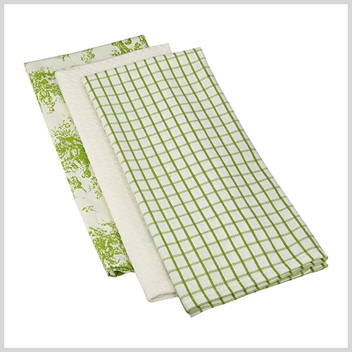 Green Decor | Decorating with Pantone's color of the Year | Greenery | terilynadamsblog.com