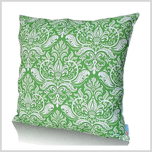 Green Decor | Decorating with Pantone's color of the Year | Greenery | terilynadamsblog.com