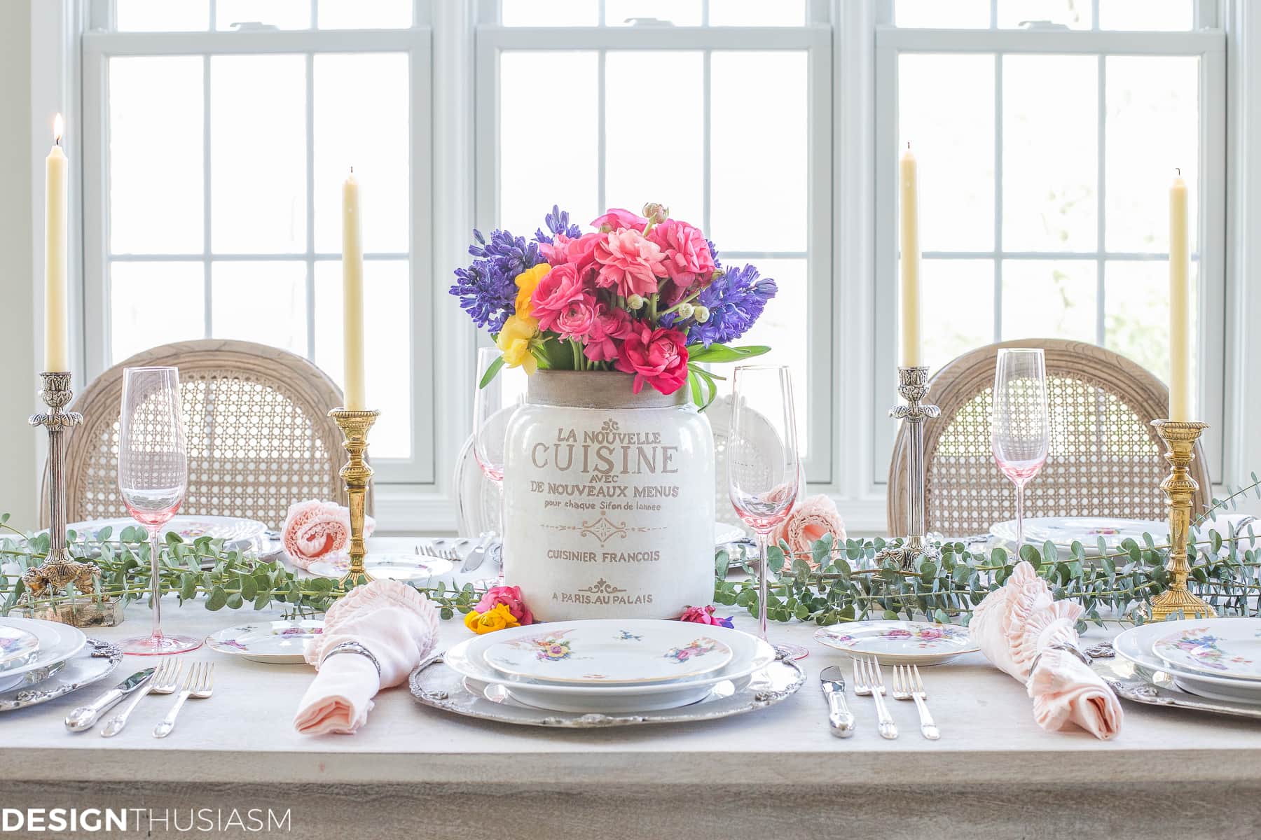 Spring Flower Arrangements Add Color to a Seasonal Tablescape | terilynadamsblog.com