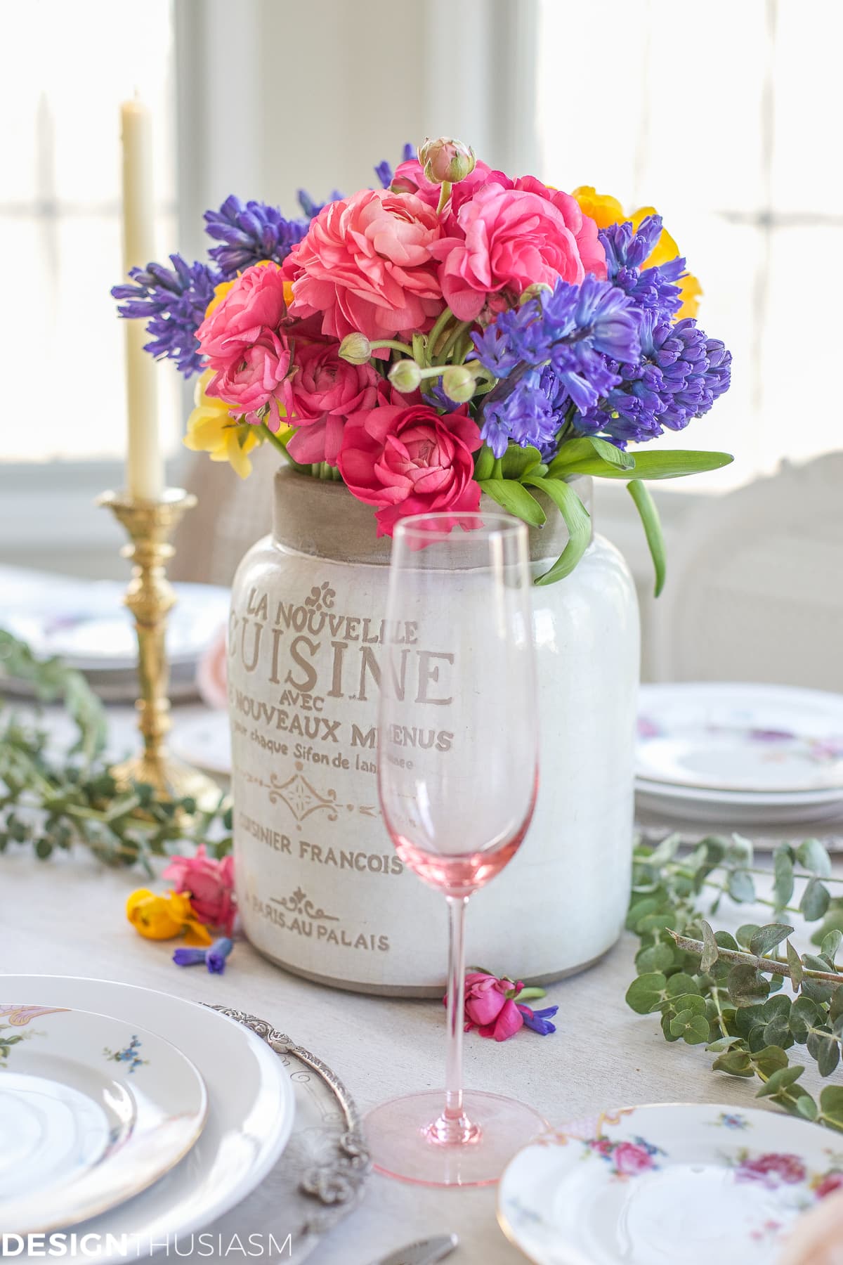 Spring Flower Arrangements Add Color to a Seasonal Tablescape | terilynadamsblog.com