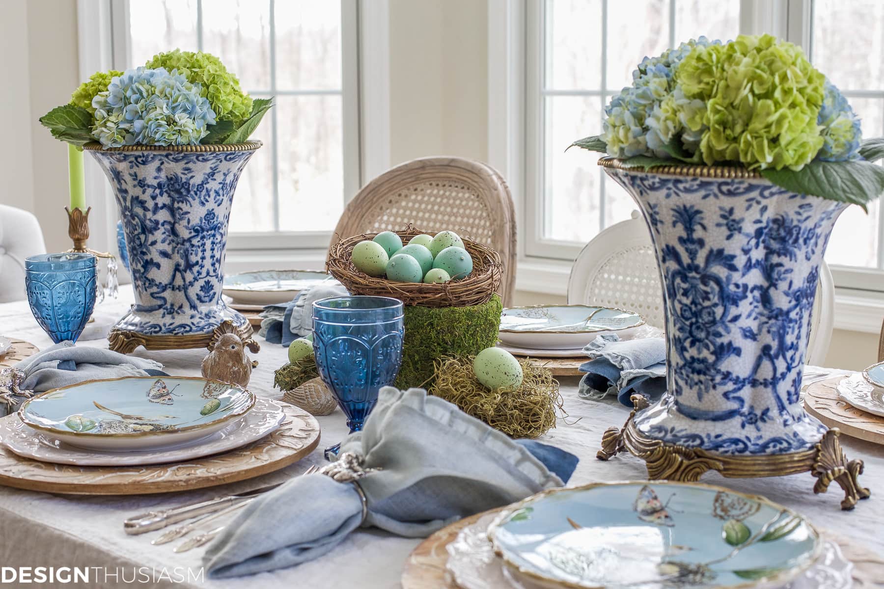Elegant Easter table decorations for a holiday brunch | terilynadamsblog.com