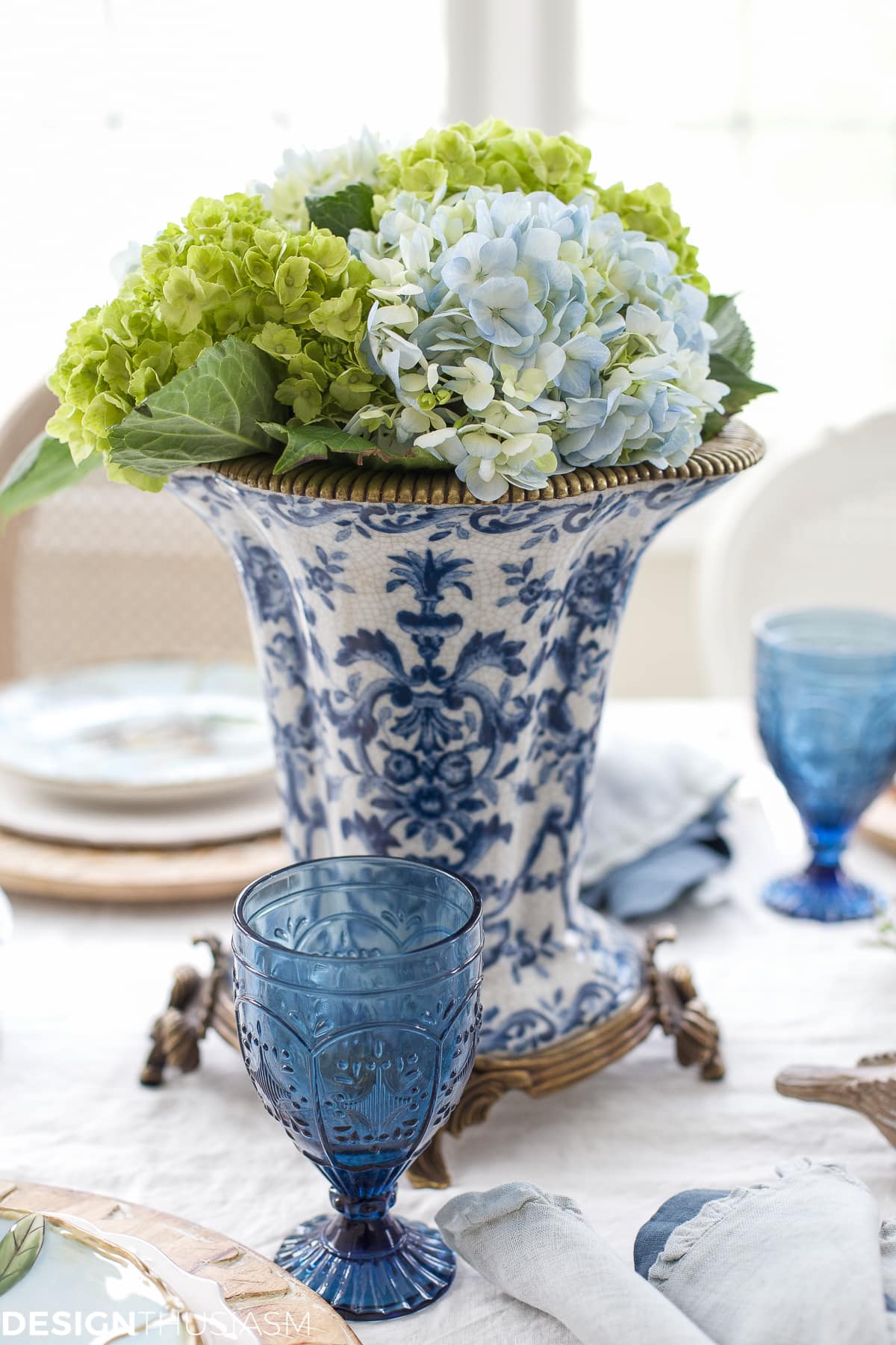 Elegant Easter table decorations for a holiday brunch | terilynadamsblog.com
