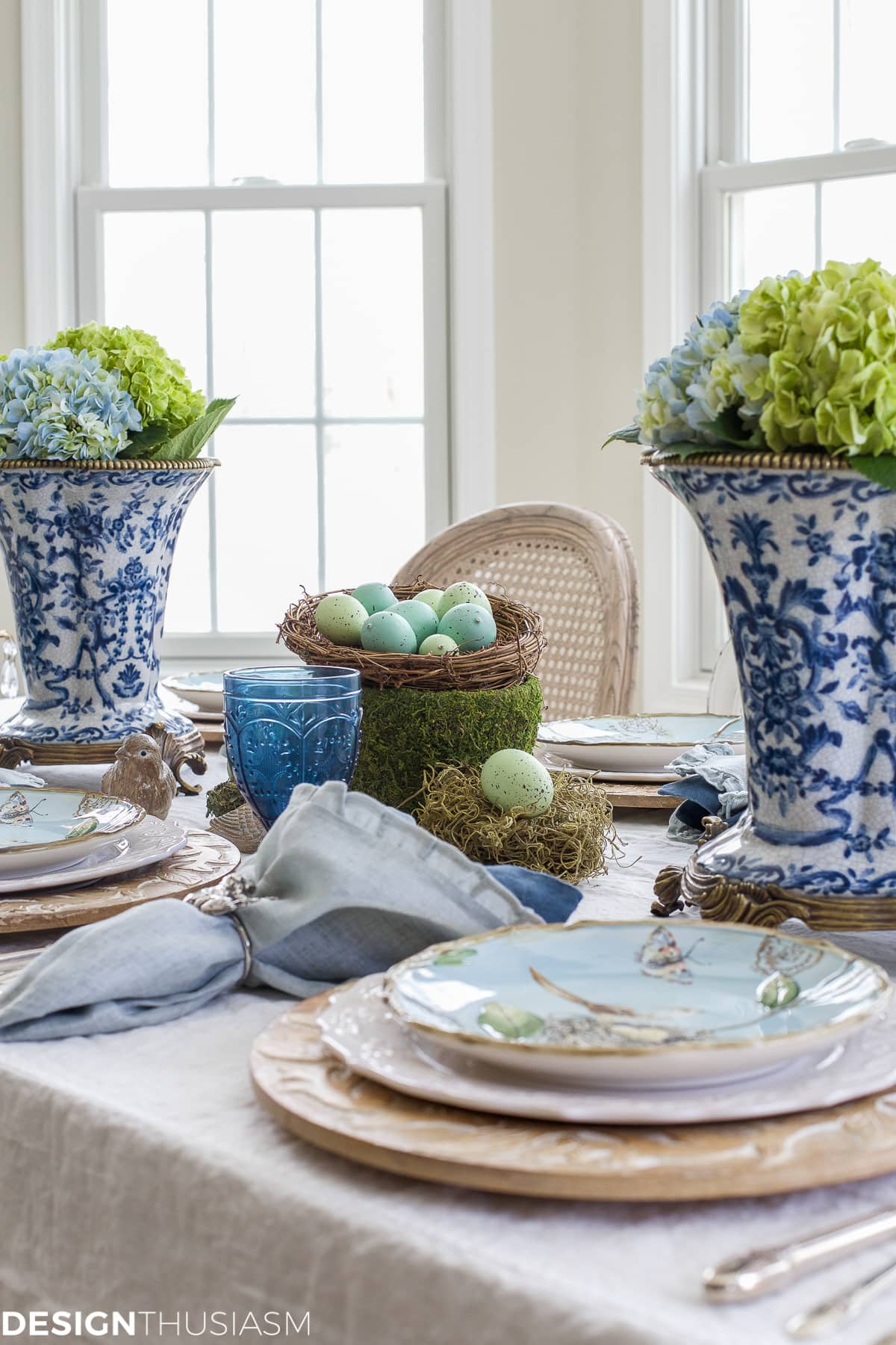 Elegant Easter table decorations for a holiday brunch | terilynadamsblog.com