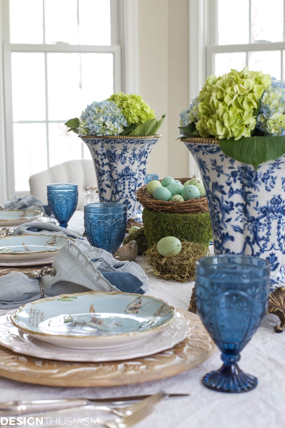 Elegant Easter table decorations for a holiday brunch | terilynadamsblog.com