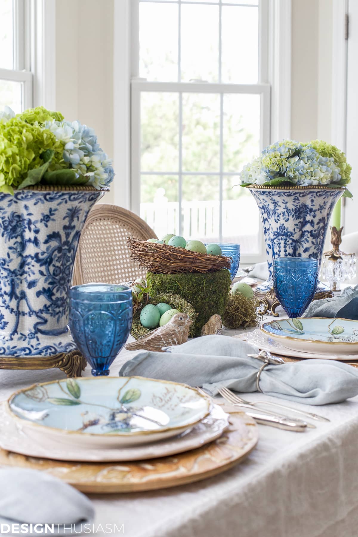 Elegant Easter table decorations for a holiday brunch | terilynadamsblog.com