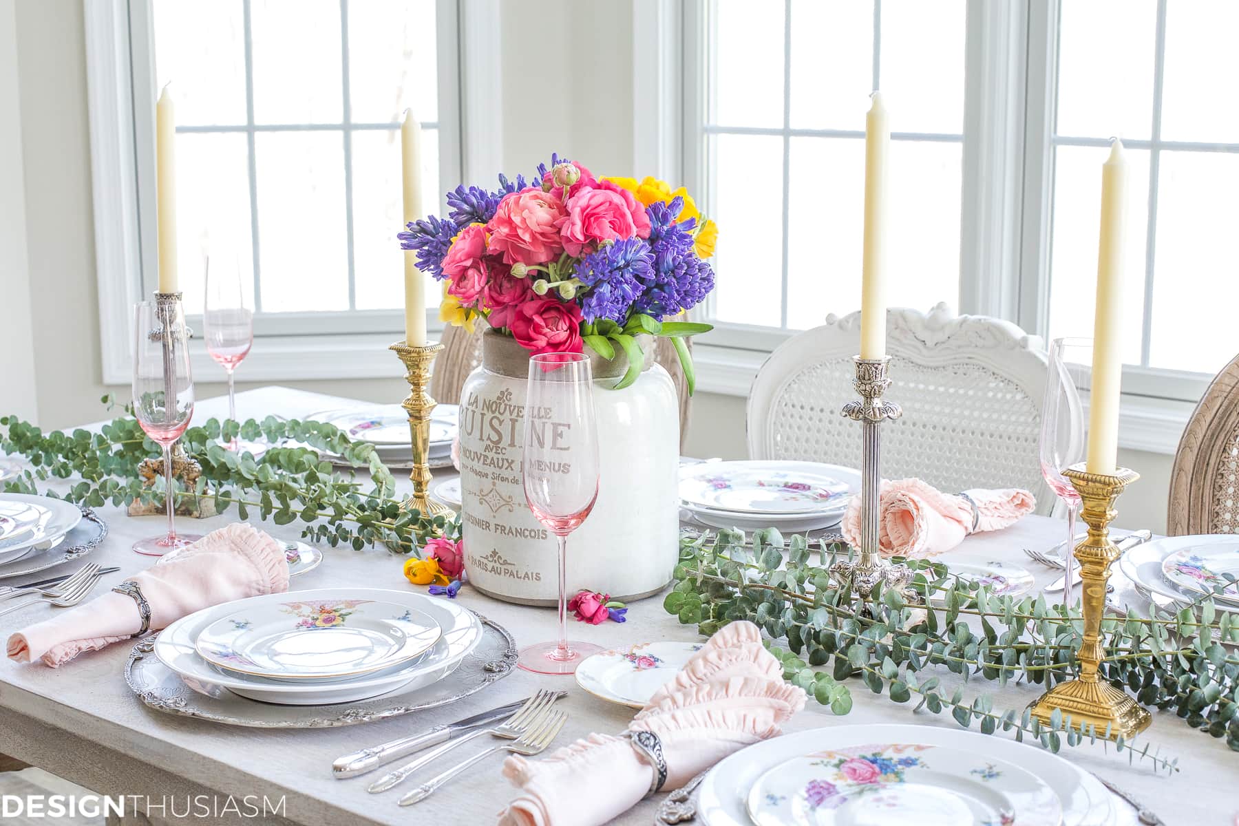 Spring Flower Arrangements Add Color to a Seasonal Tablescape | terilynadamsblog.com