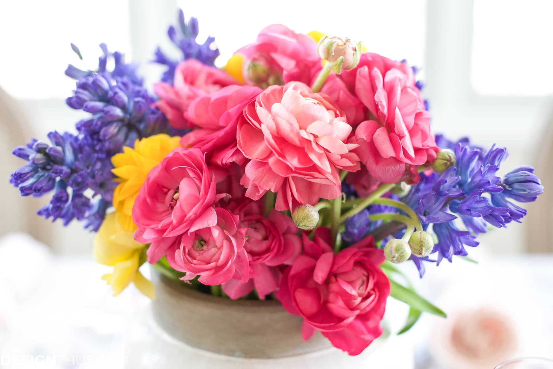 Spring Flower Arrangements Add Color to a Seasonal Tablescape | terilynadamsblog.com