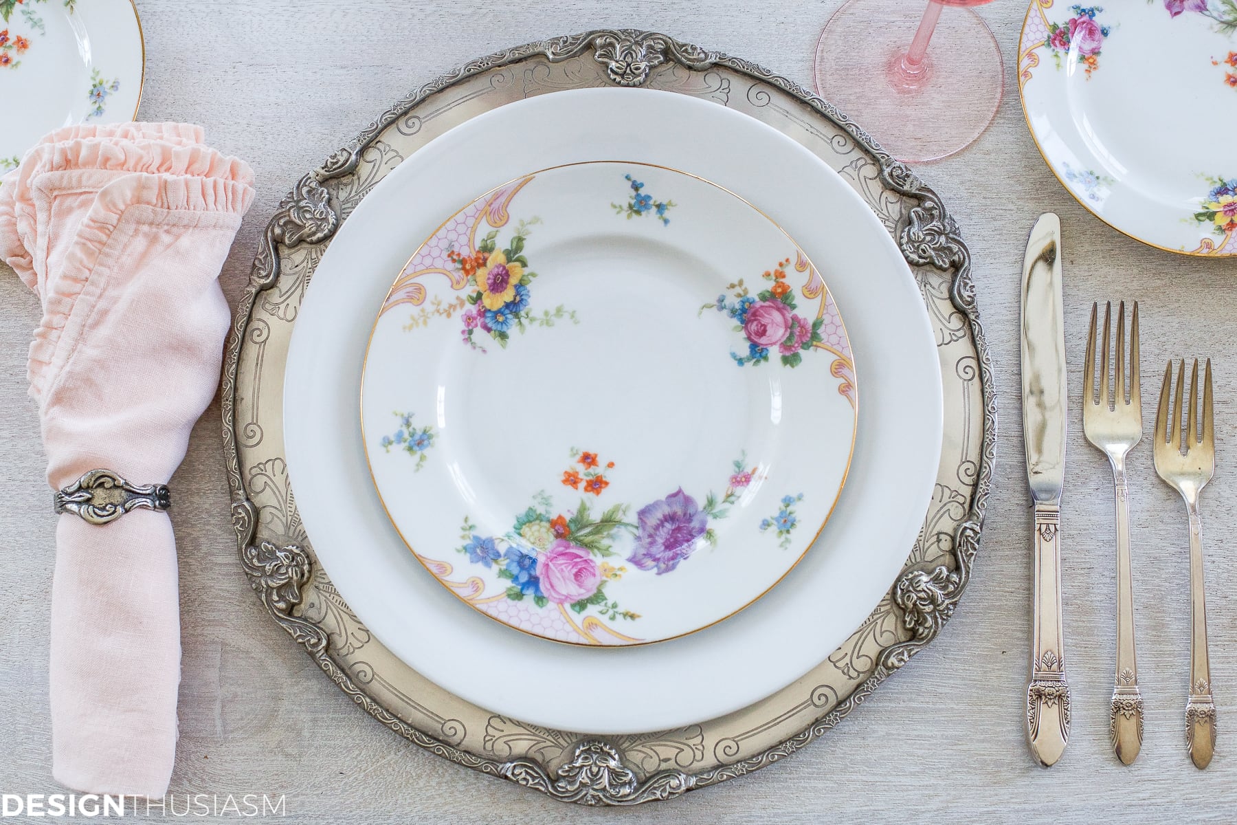 Spring Flower Arrangements Add Color to a Seasonal Tablescape | terilynadamsblog.com