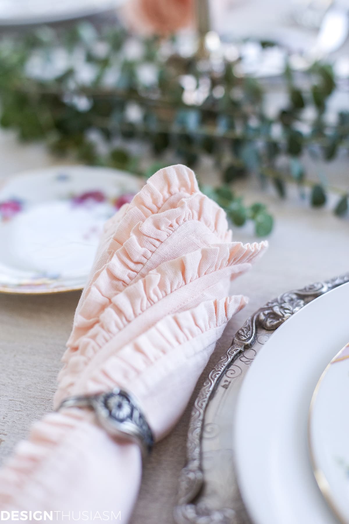Spring Flower Arrangements Add Color to a Seasonal Tablescape | terilynadamsblog.com