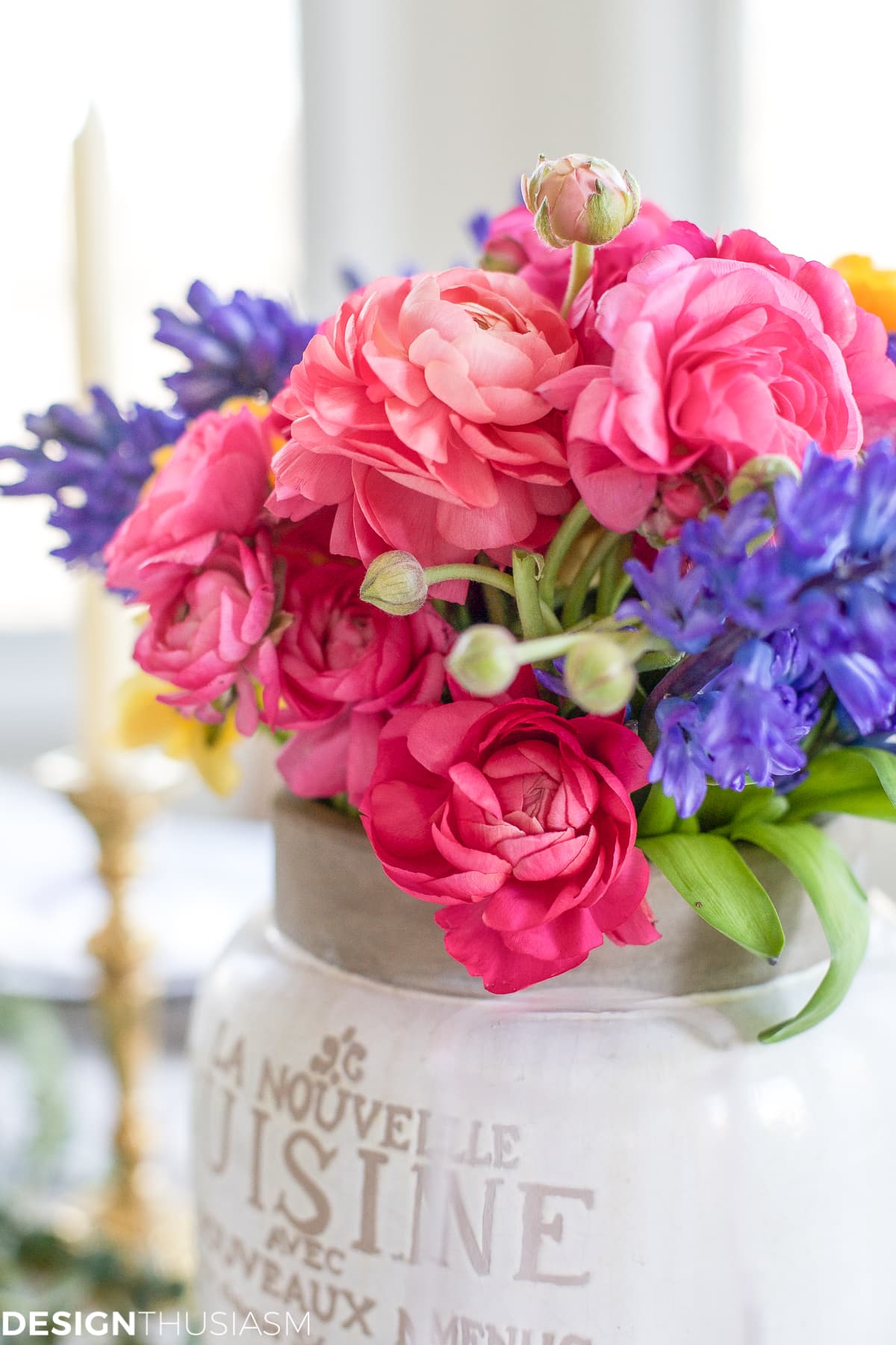 Spring Flower Arrangements Add Color to a Seasonal Tablescape | terilynadamsblog.com
