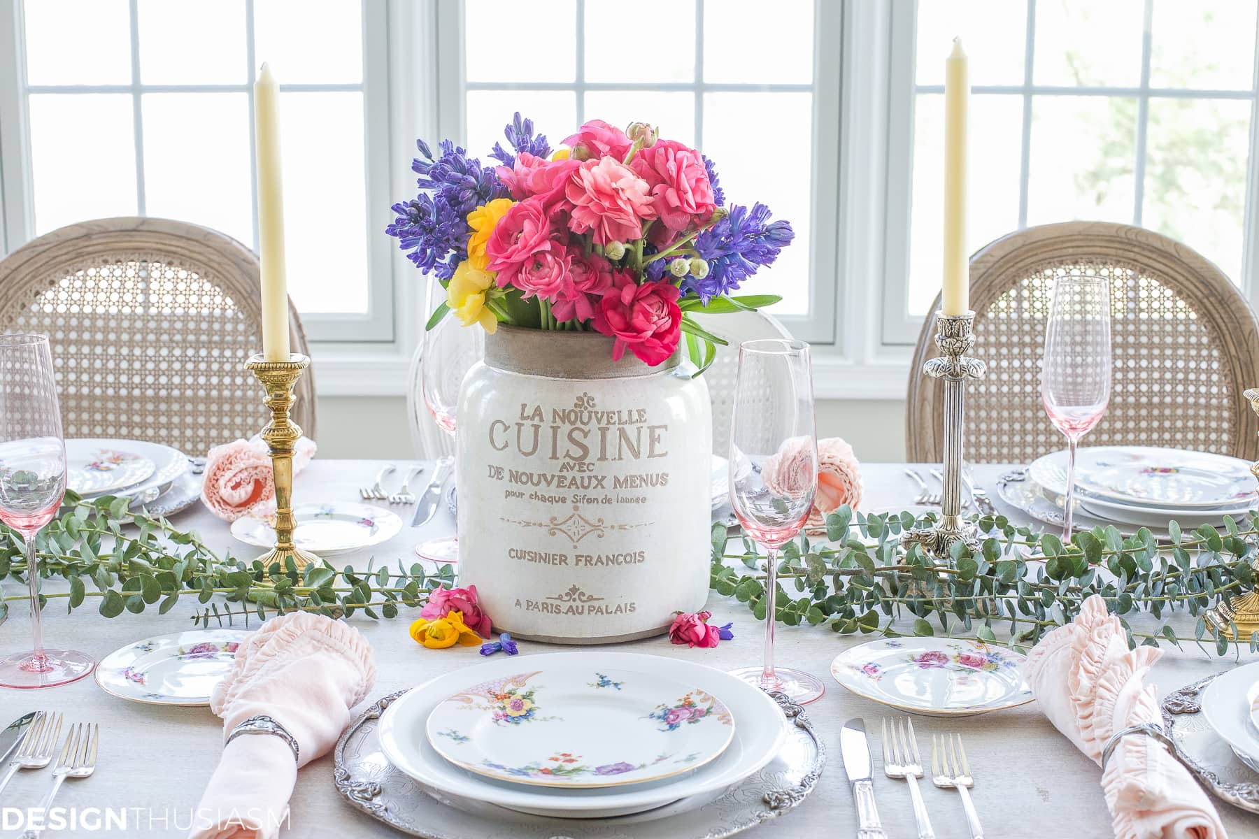Spring Flower Arrangements Add Color to a Seasonal Tablescape | terilynadamsblog.com