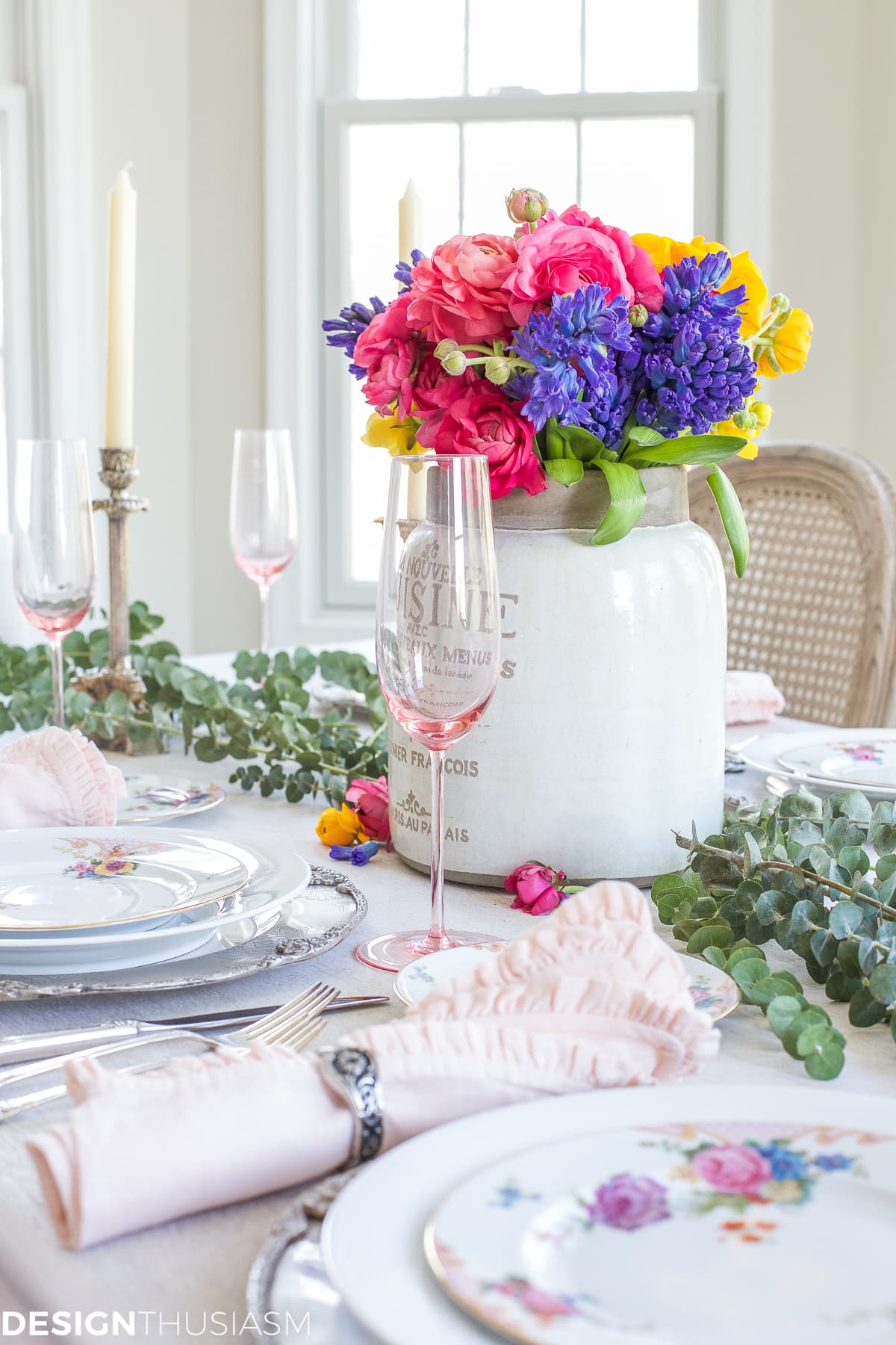 Spring Flower Arrangements Add Color to a Seasonal Tablescape | terilynadamsblog.com