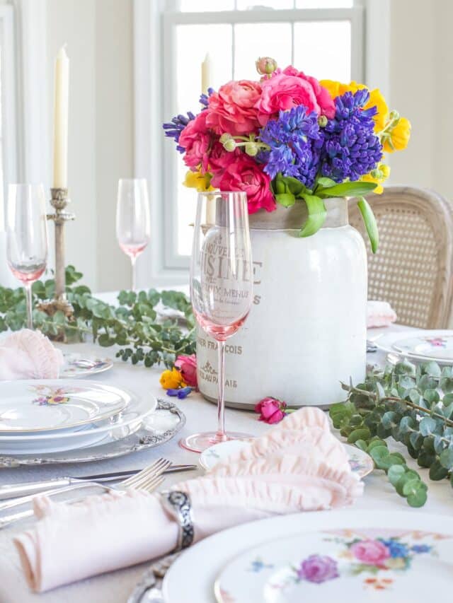 Spring Flower Arrangements Add Color to a Seasonal Tablescape | terilynadamsblog.com
