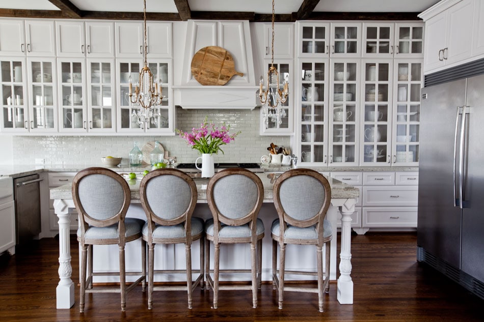kitchen-with-pink-flowers